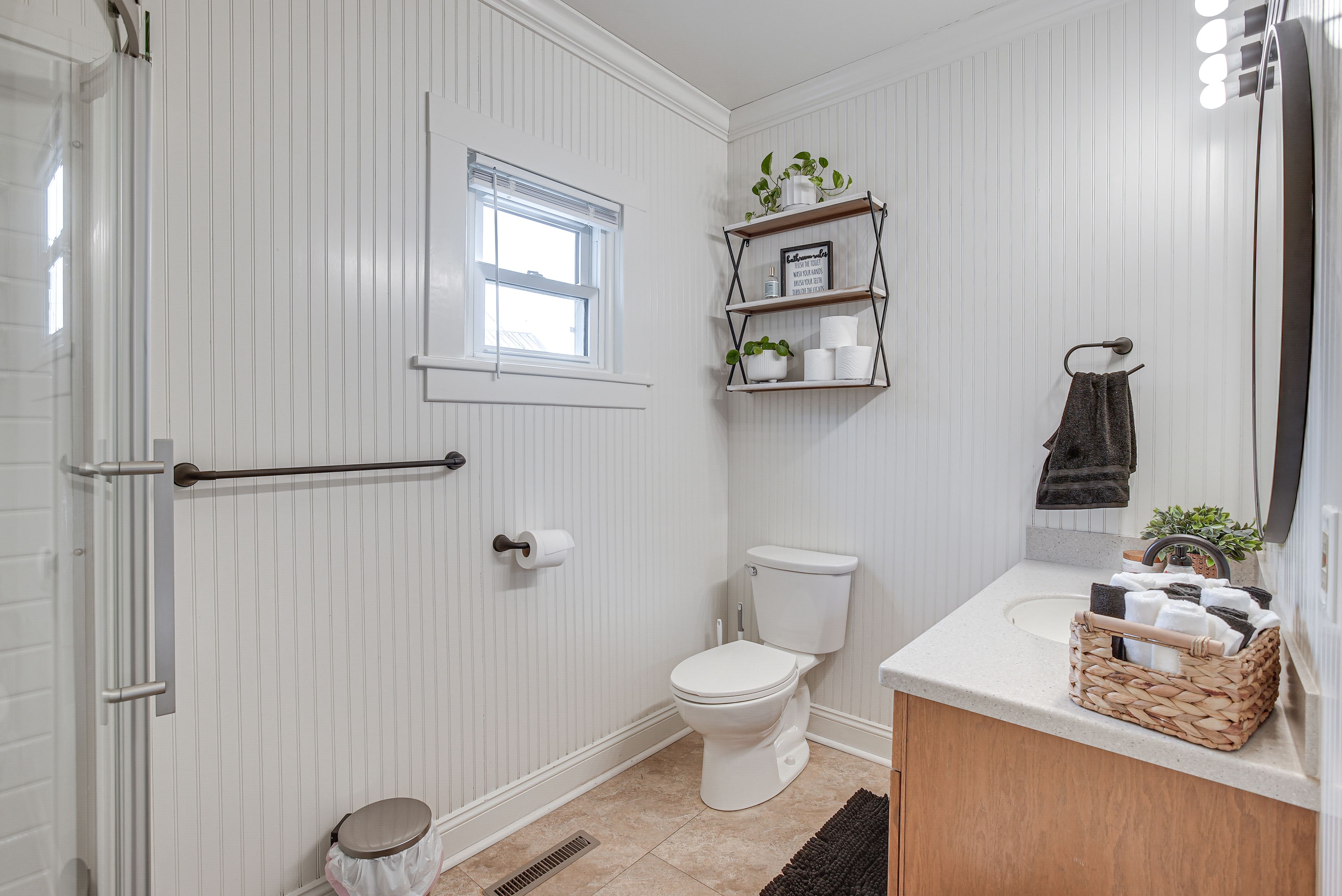 Full Bath | Towels | Hair Dryer | 1st Floor