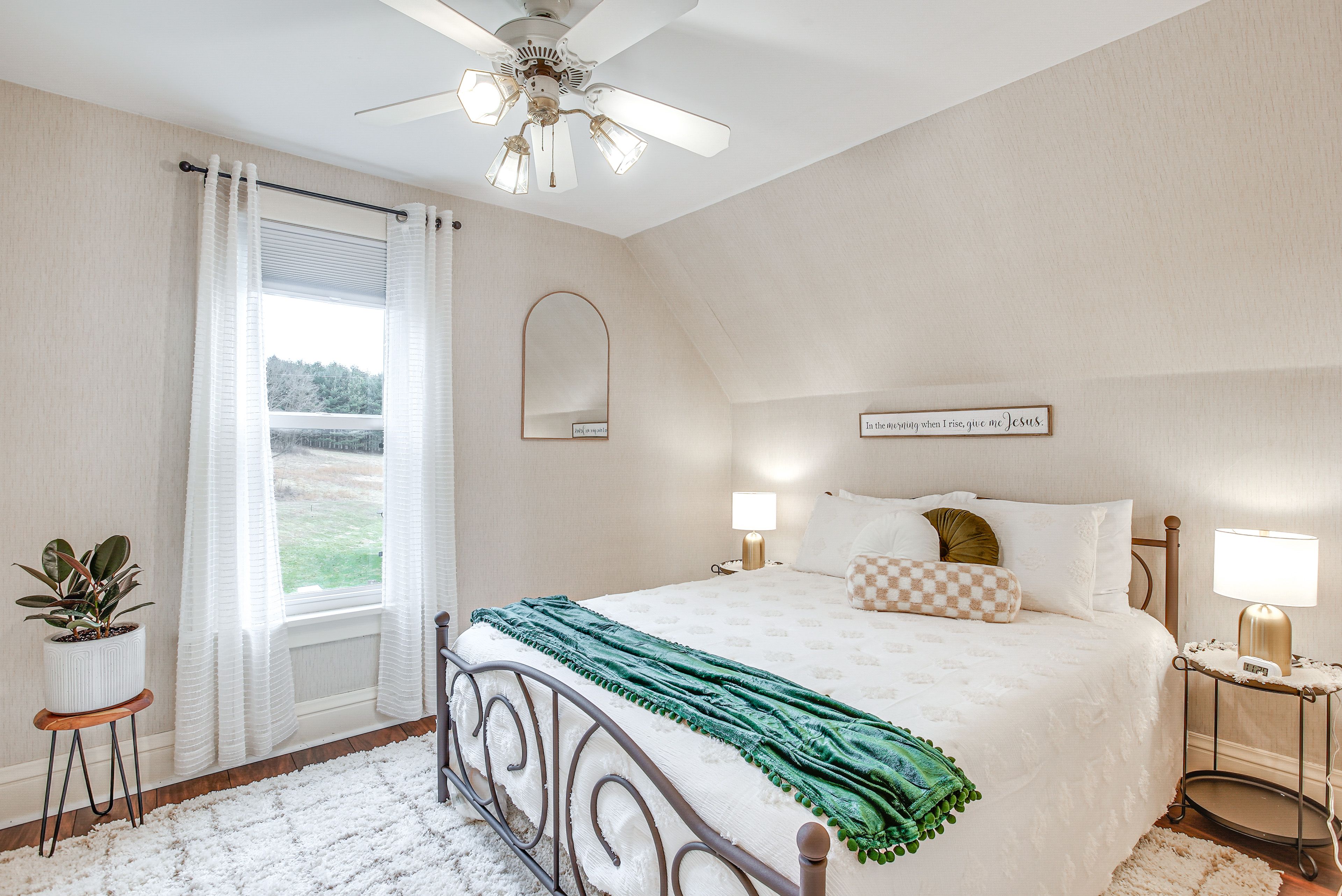 Bedroom 2 | Queen Bed | 2nd Floor