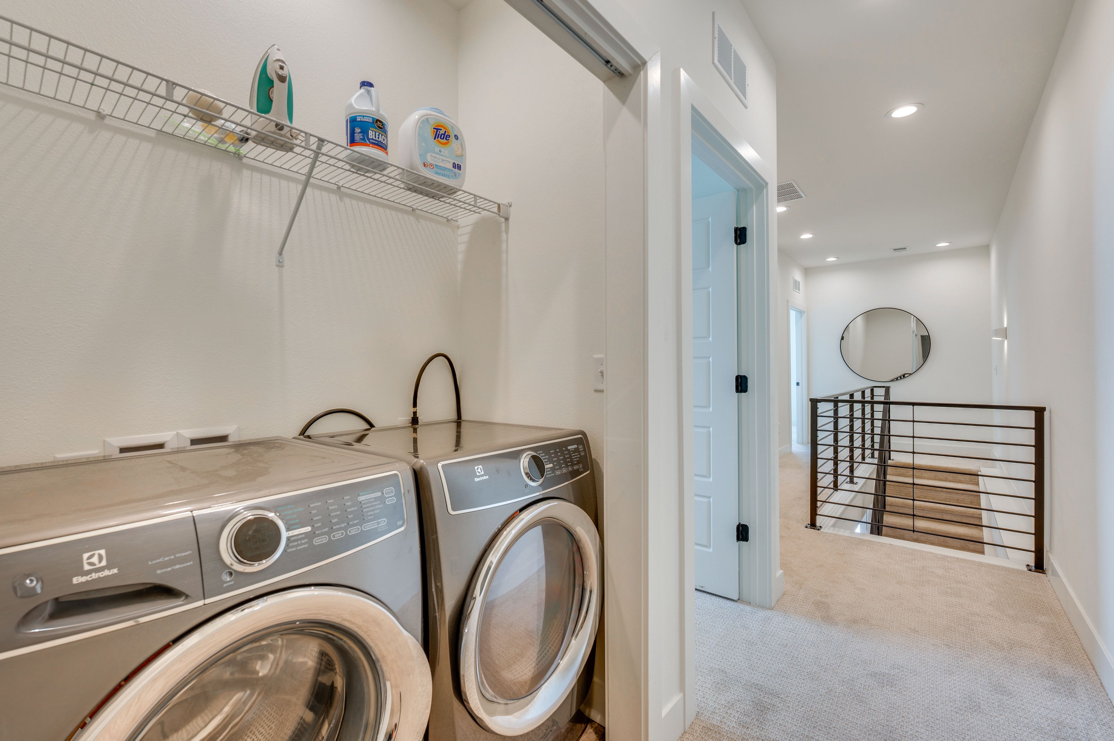 Washer & Dryer | Upper Level