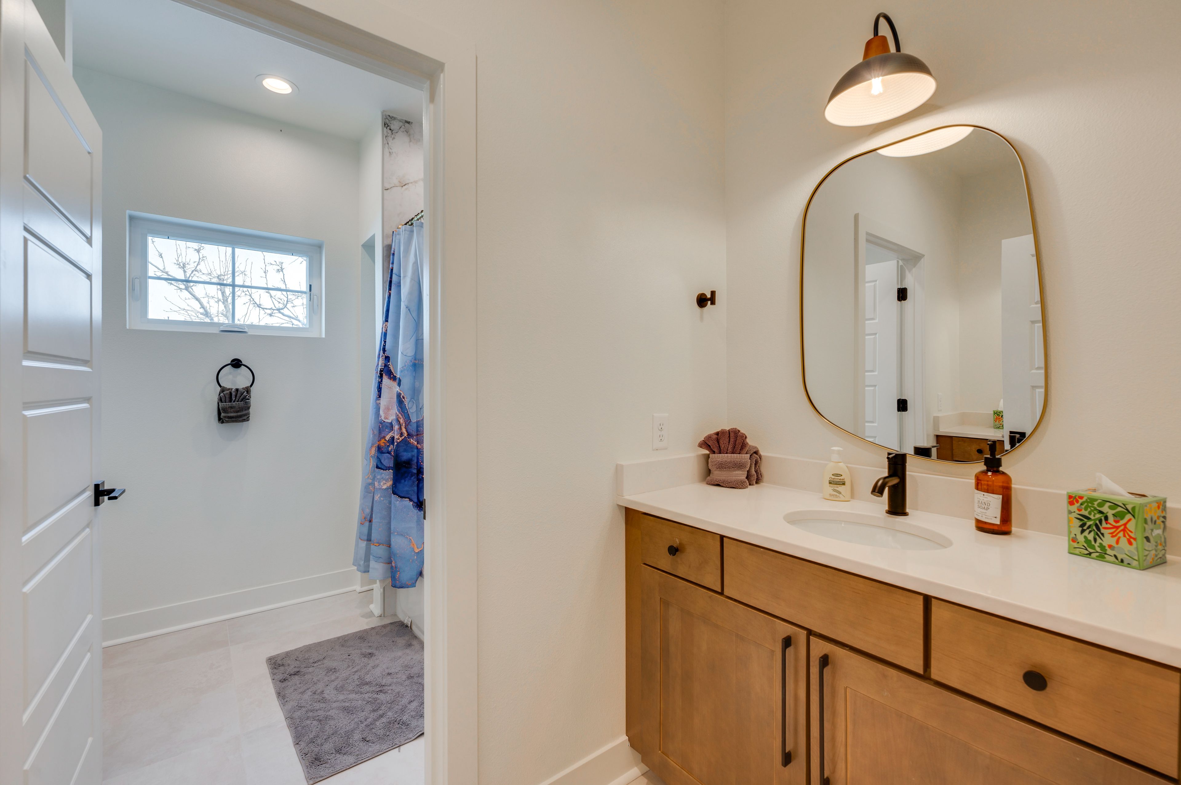 Full Bathroom | Upper Level | Complimentary Toiletries