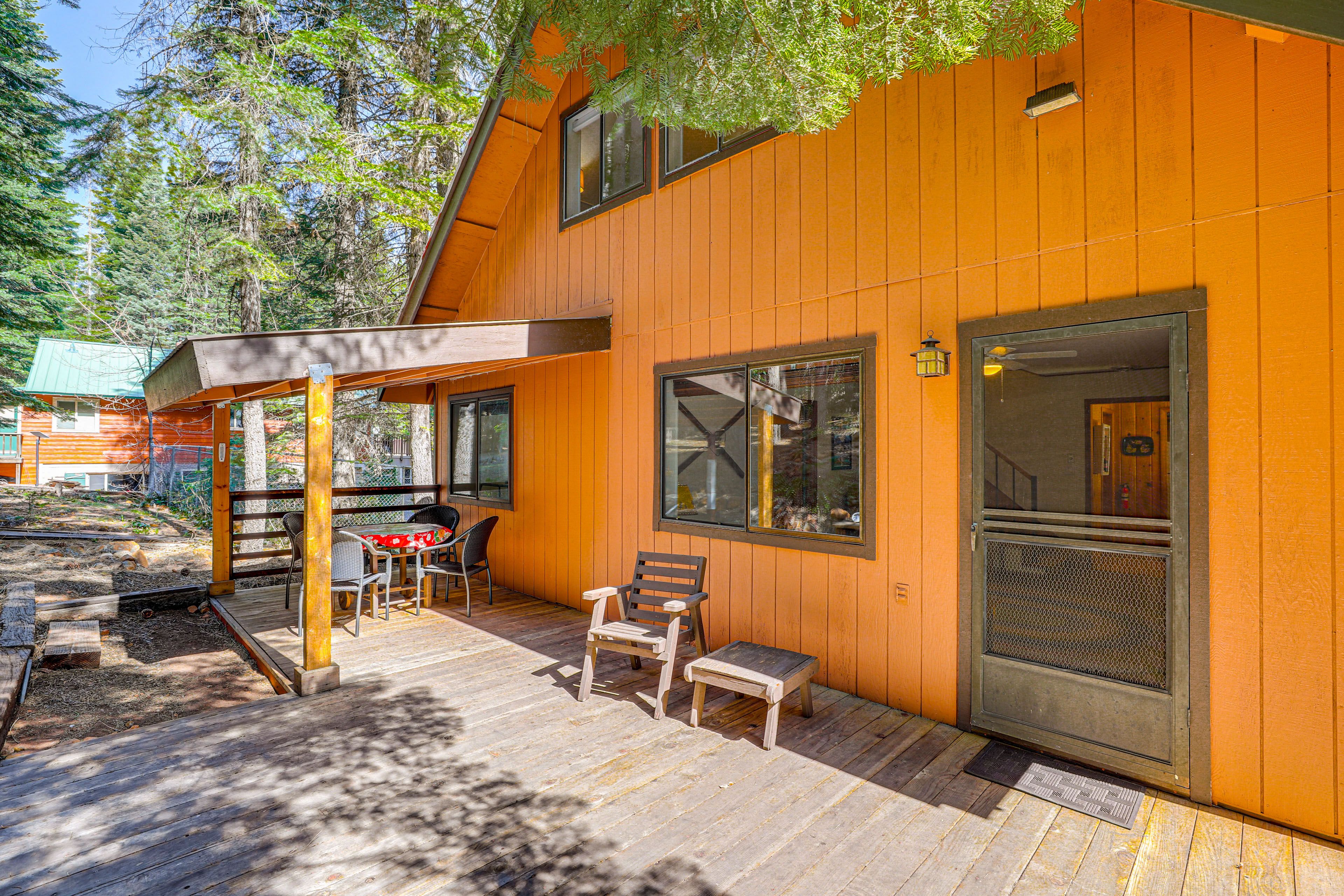 Rear Deck | Additional Outdoor Dining Area
