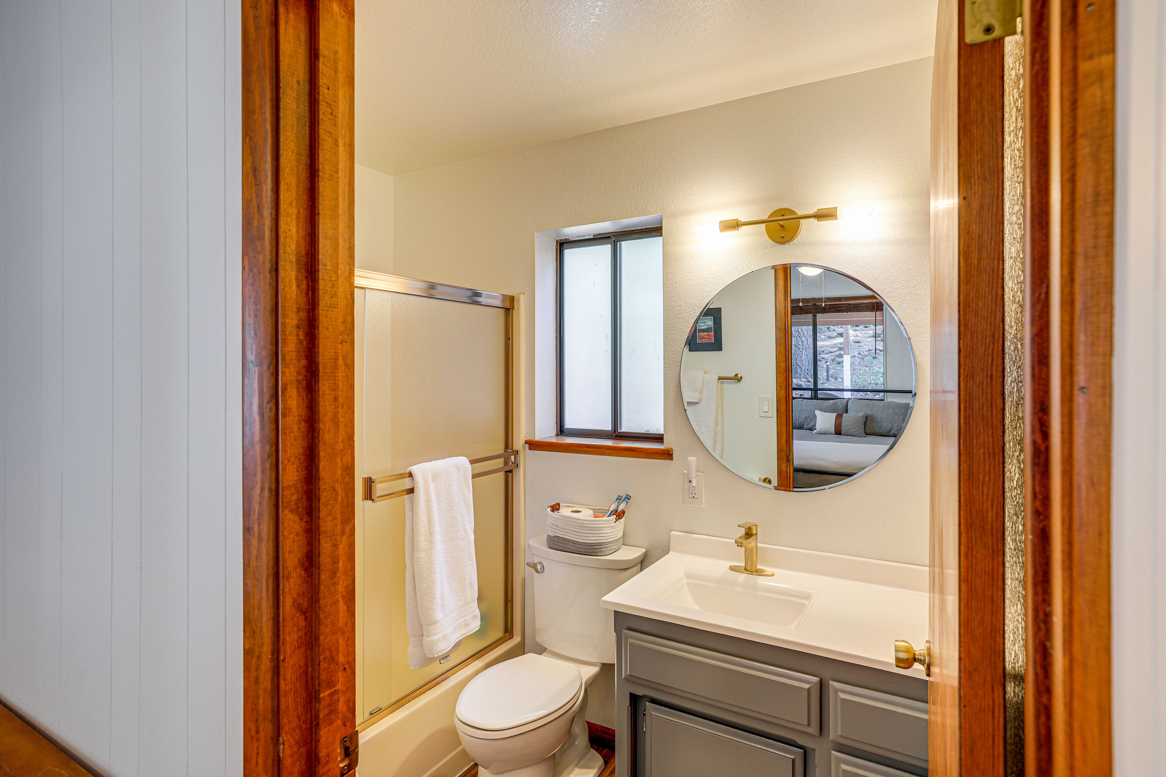 En-Suite Bathroom | 1st Floor | Towels Provided