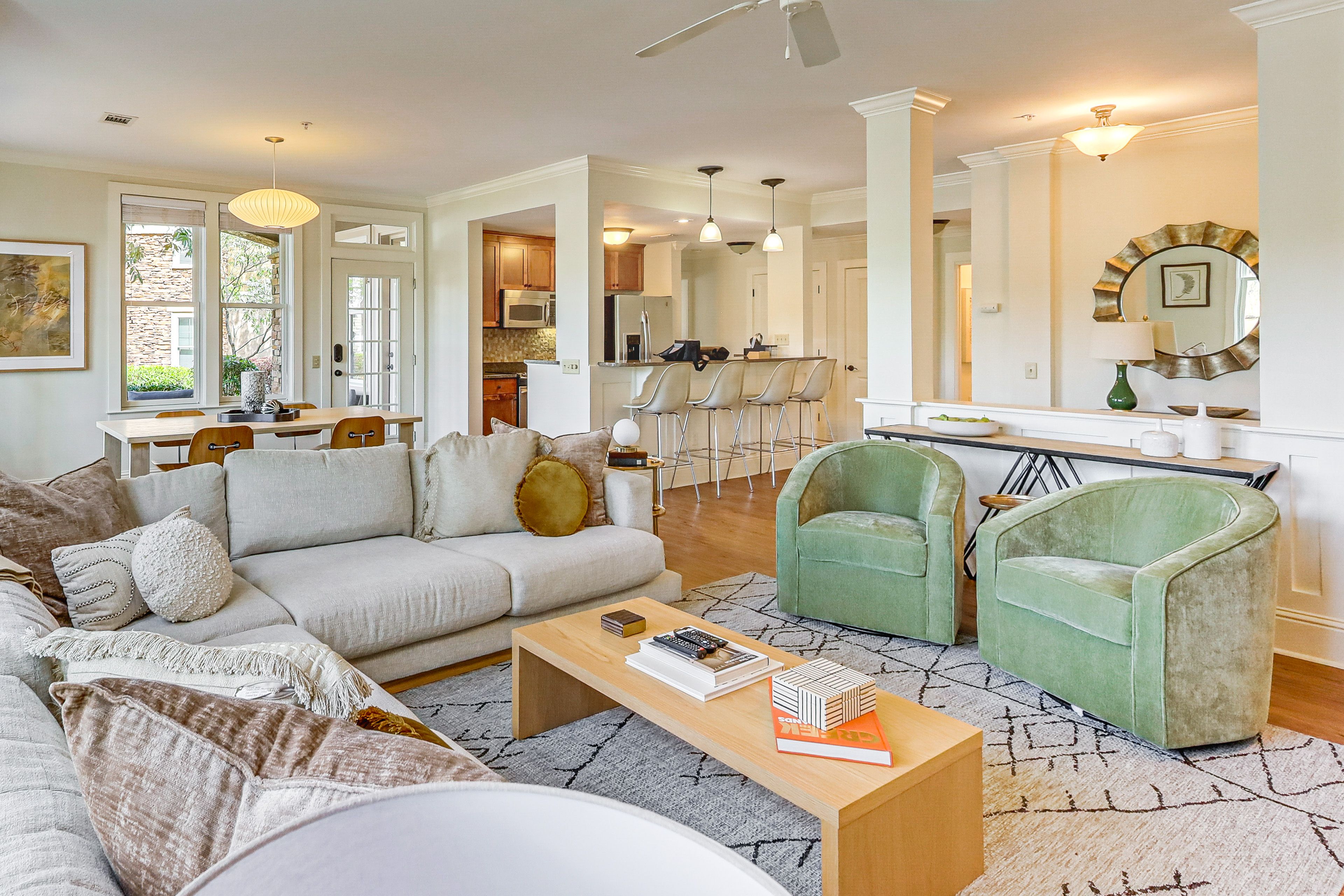 Living Room | Free WiFi | Central A/C & Heating | Smart TV