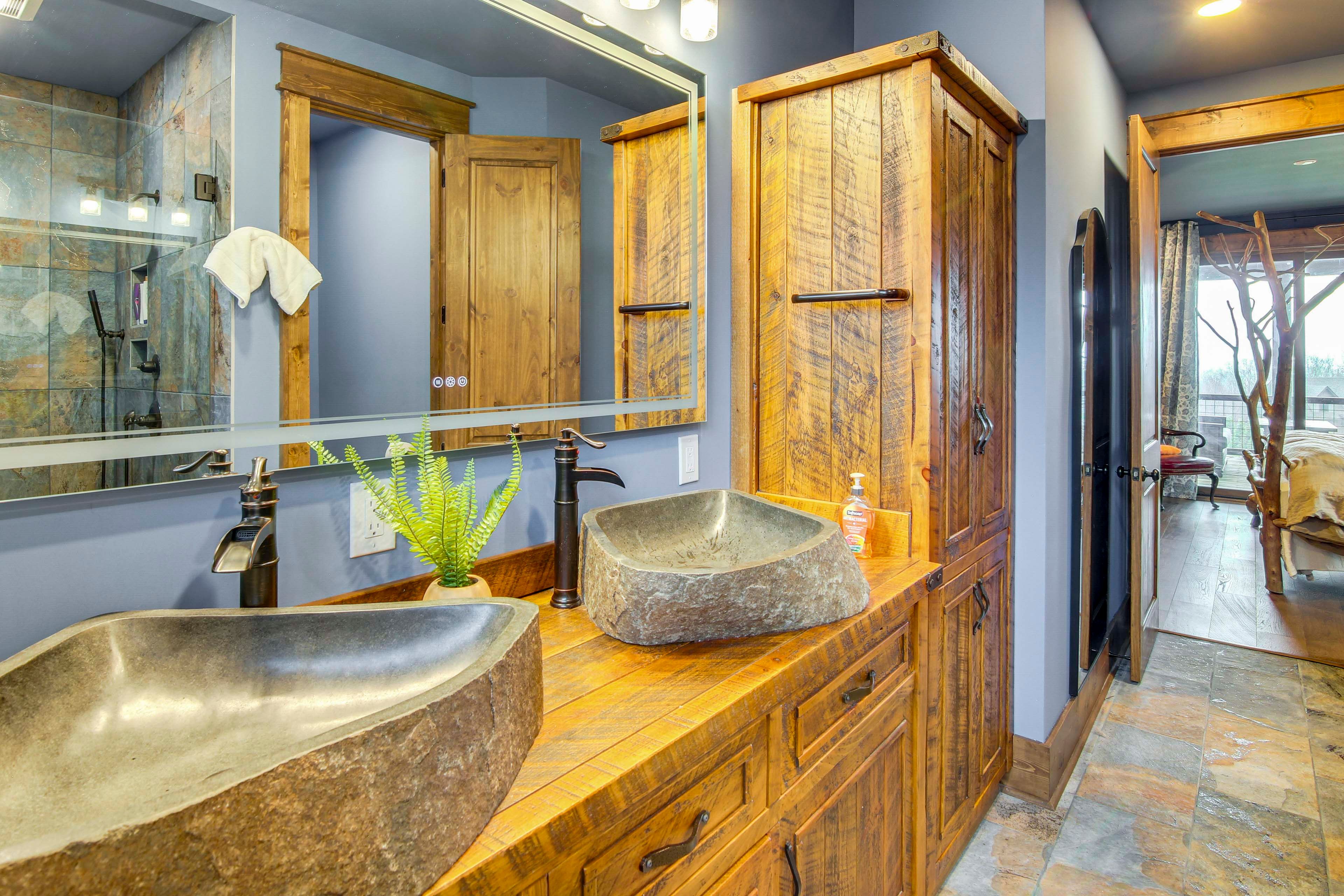 En-Suite Bathroom | 1st Floor | Towels Provided