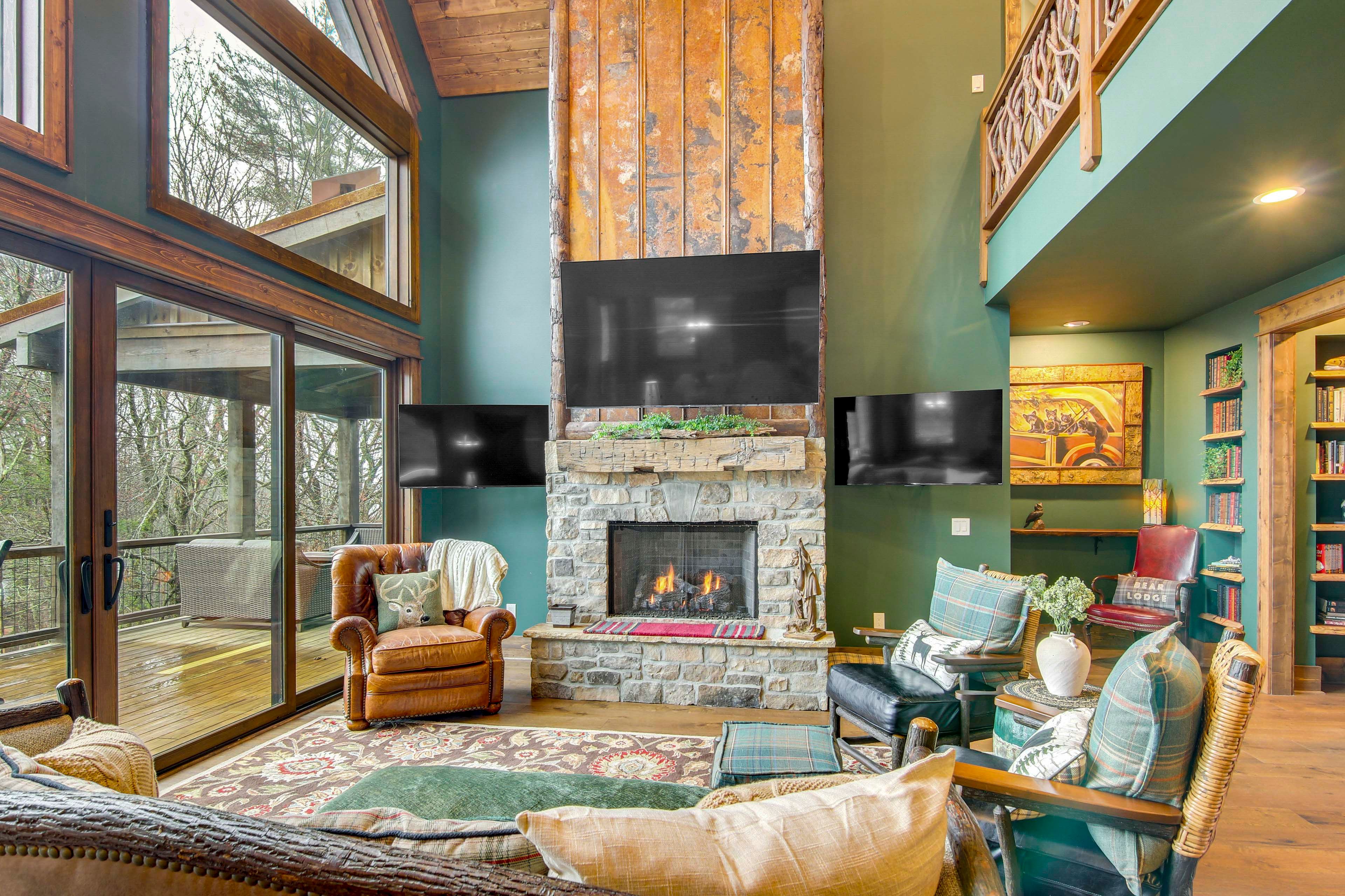Living Room | 1st Floor | Smart TVs | Free WiFi | Fireplace