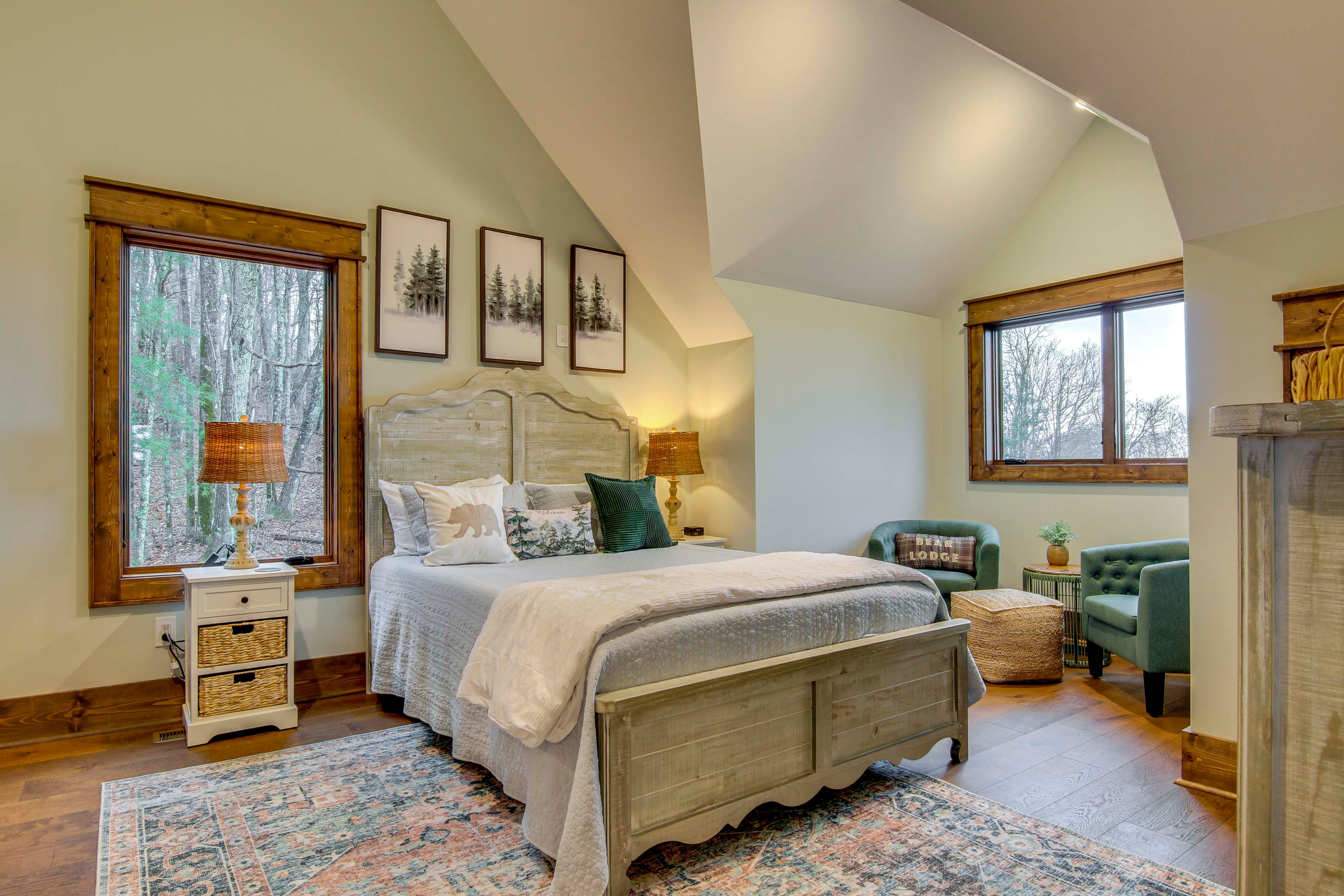 Bedroom 2 | 2nd Floor | Queen Bed | Smart TV