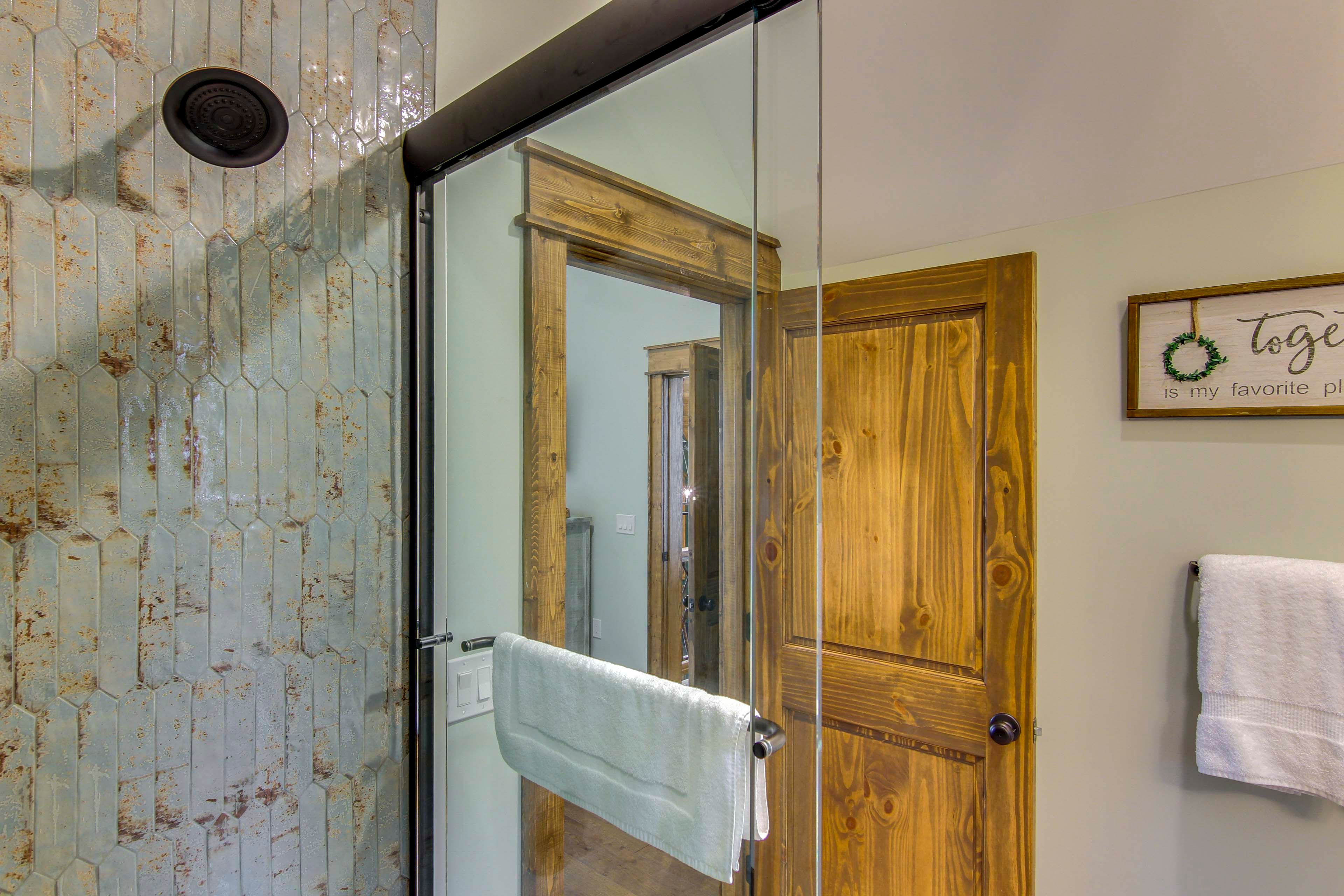 En-Suite Bathroom | 2nd Floor | Complimentary Toiletries | Hair Dryer