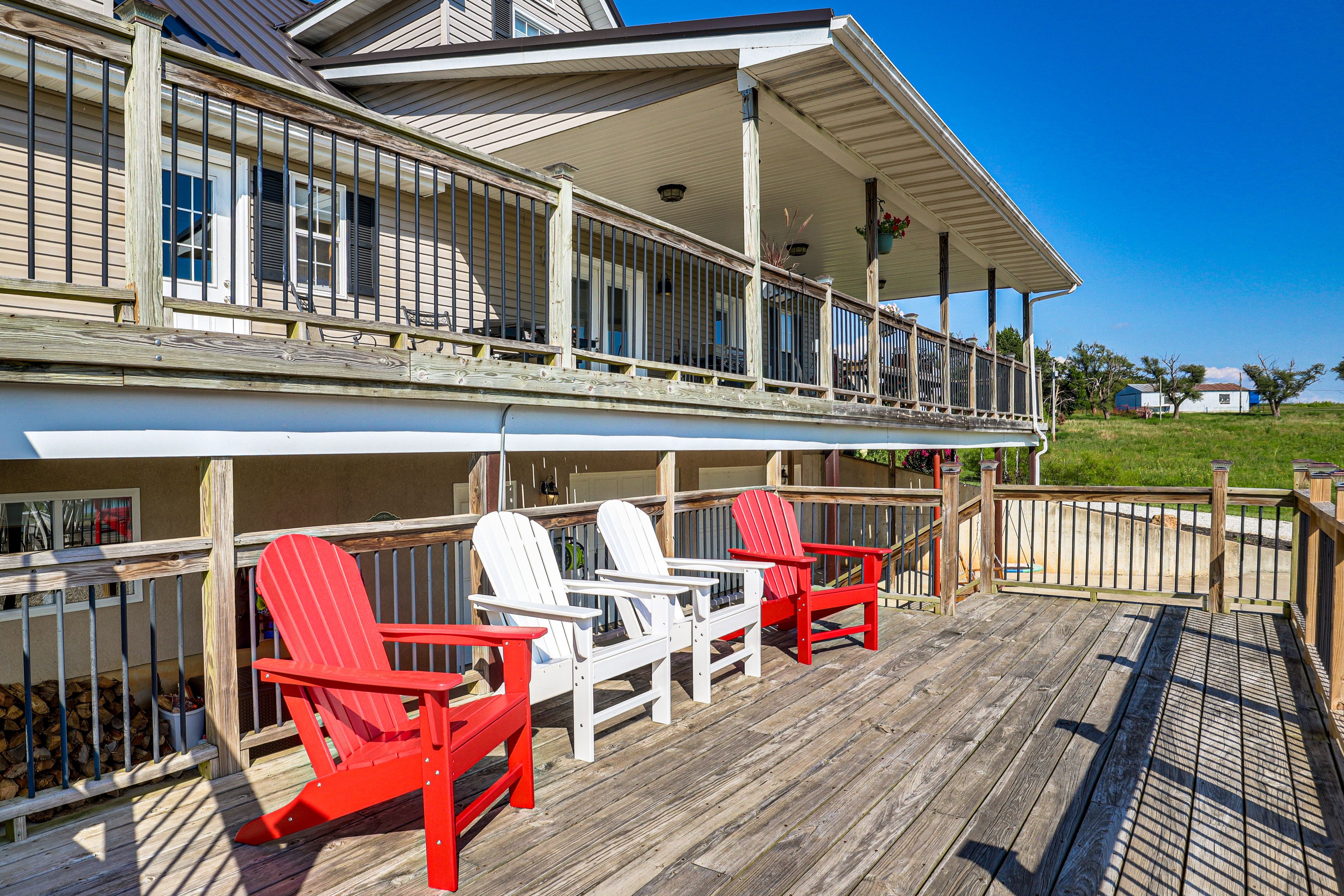 Lower Deck | Lake Views