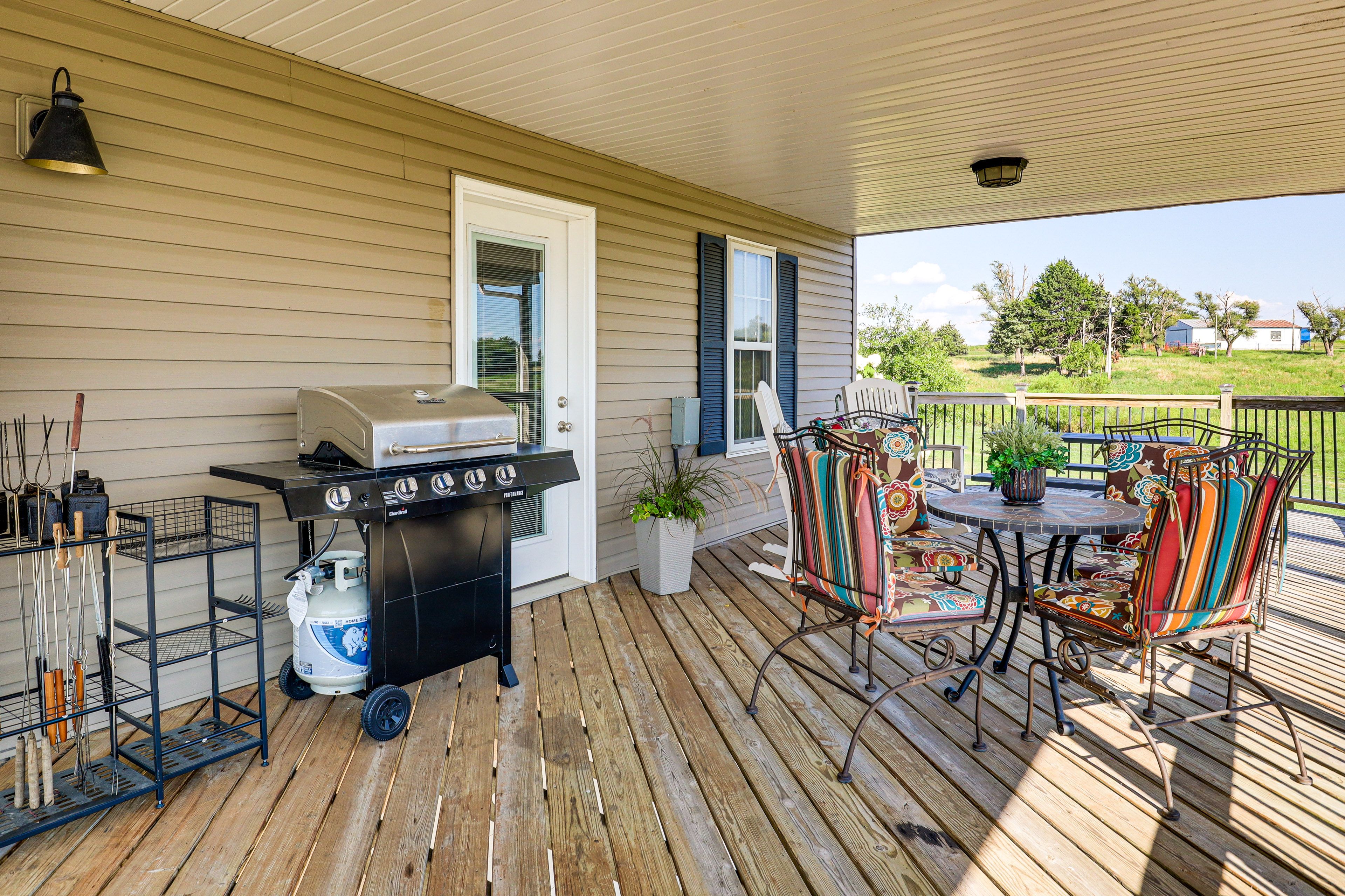 Upper Deck | Gas Grill (Propane Provided) | Outdoor Dining