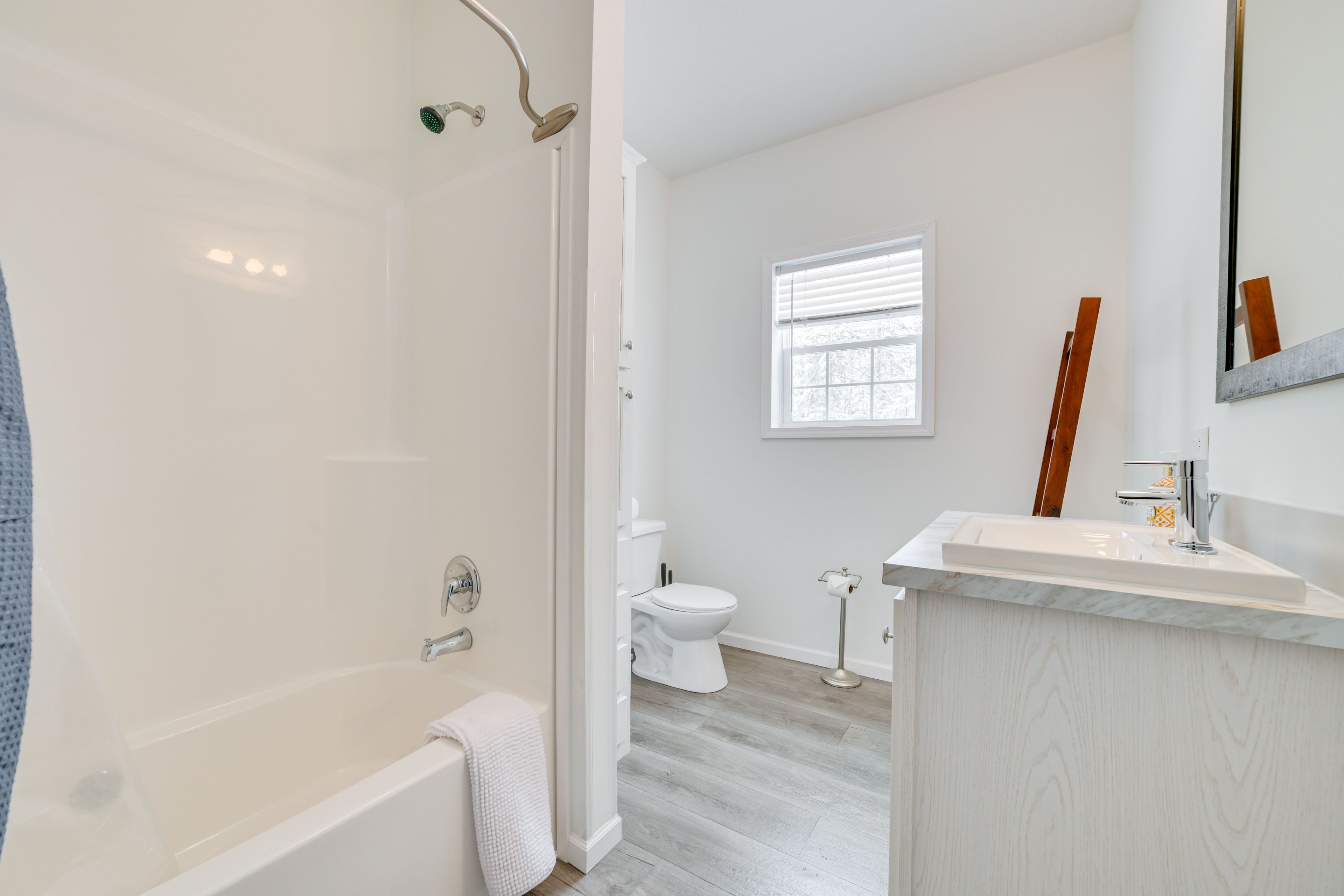 Full Bathroom