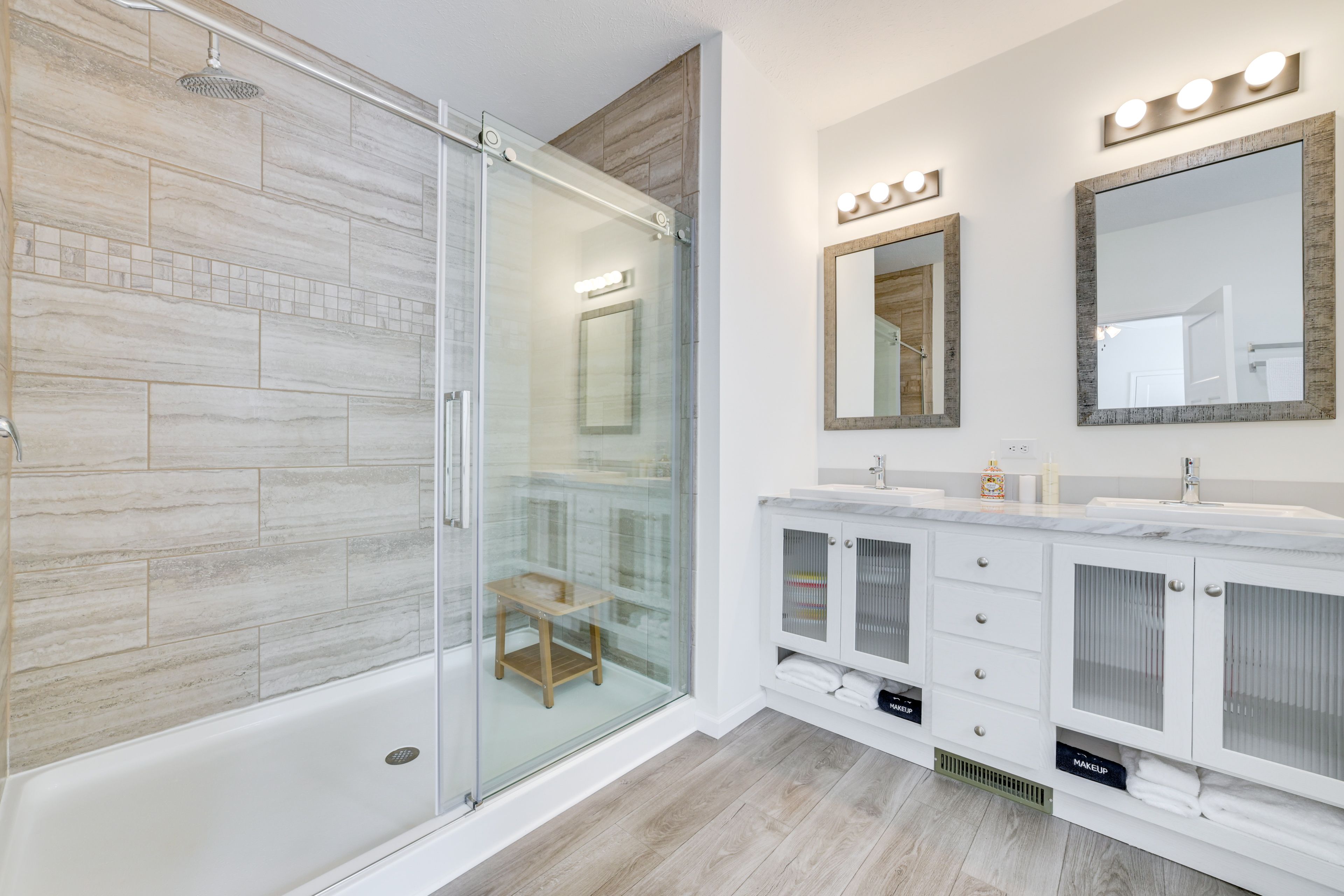 Full Bathroom | Towels Provided