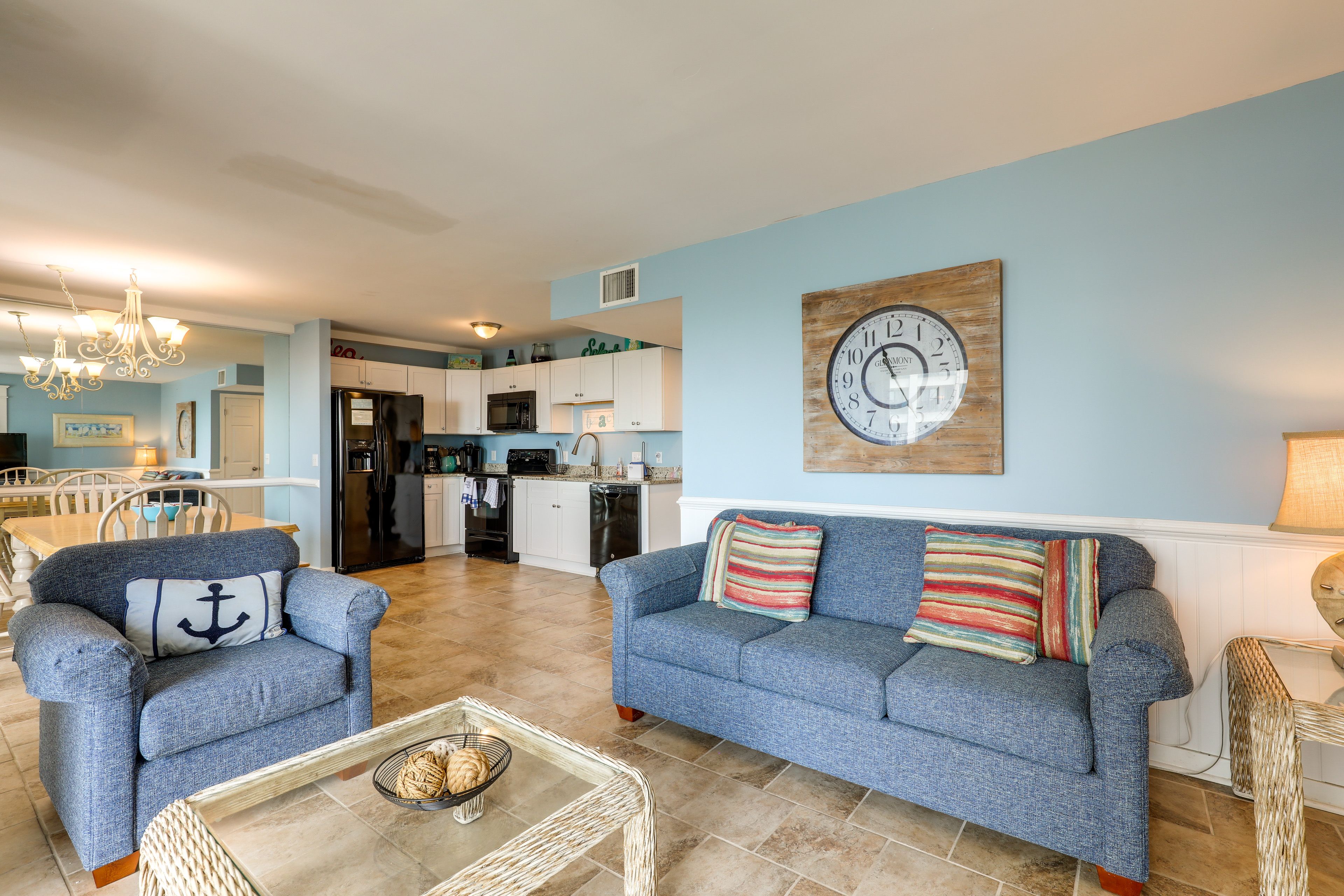 Living Room | Sleeper Sofa | Smart TV | Books