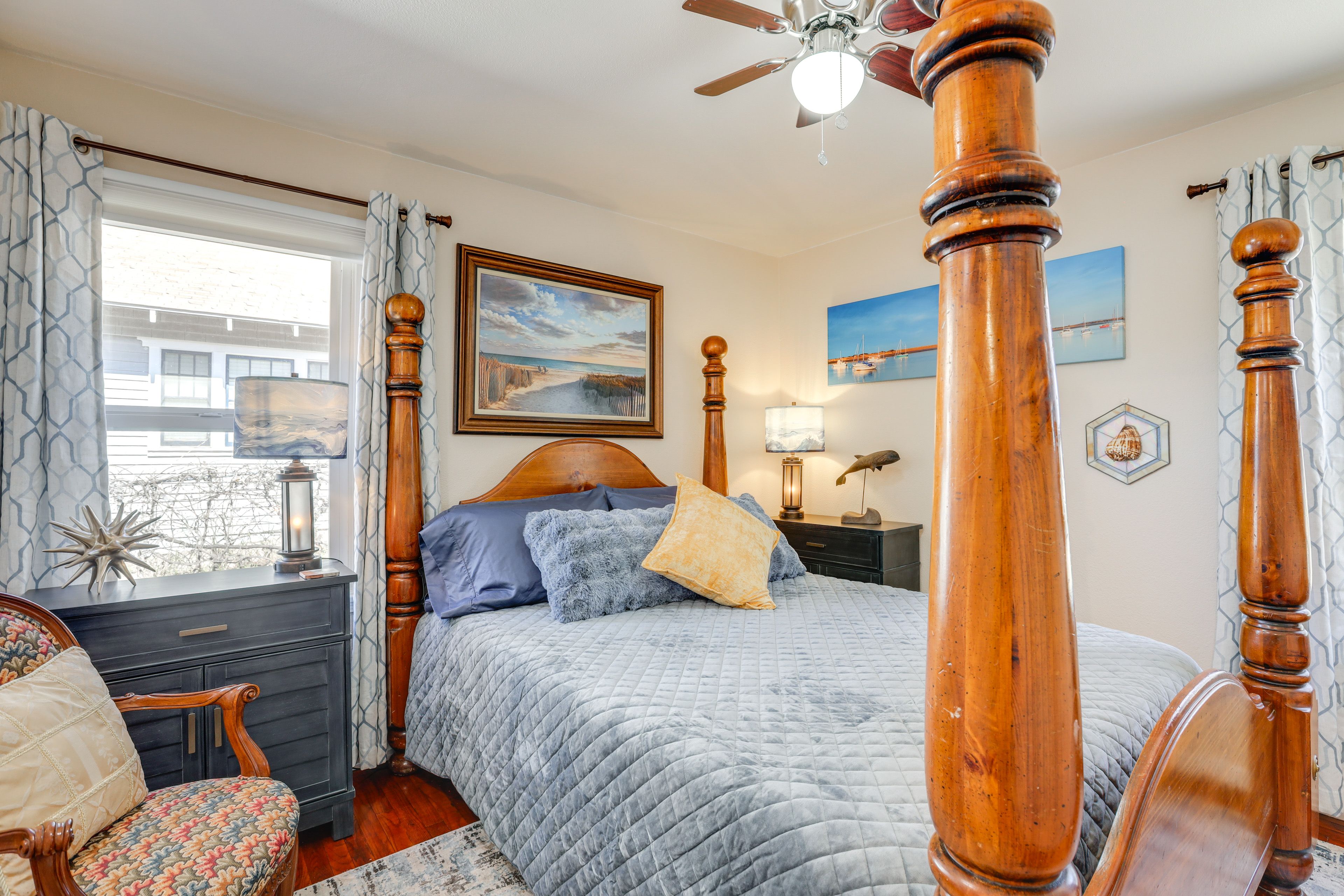 Bedroom 2 | Queen Bed | Hangers