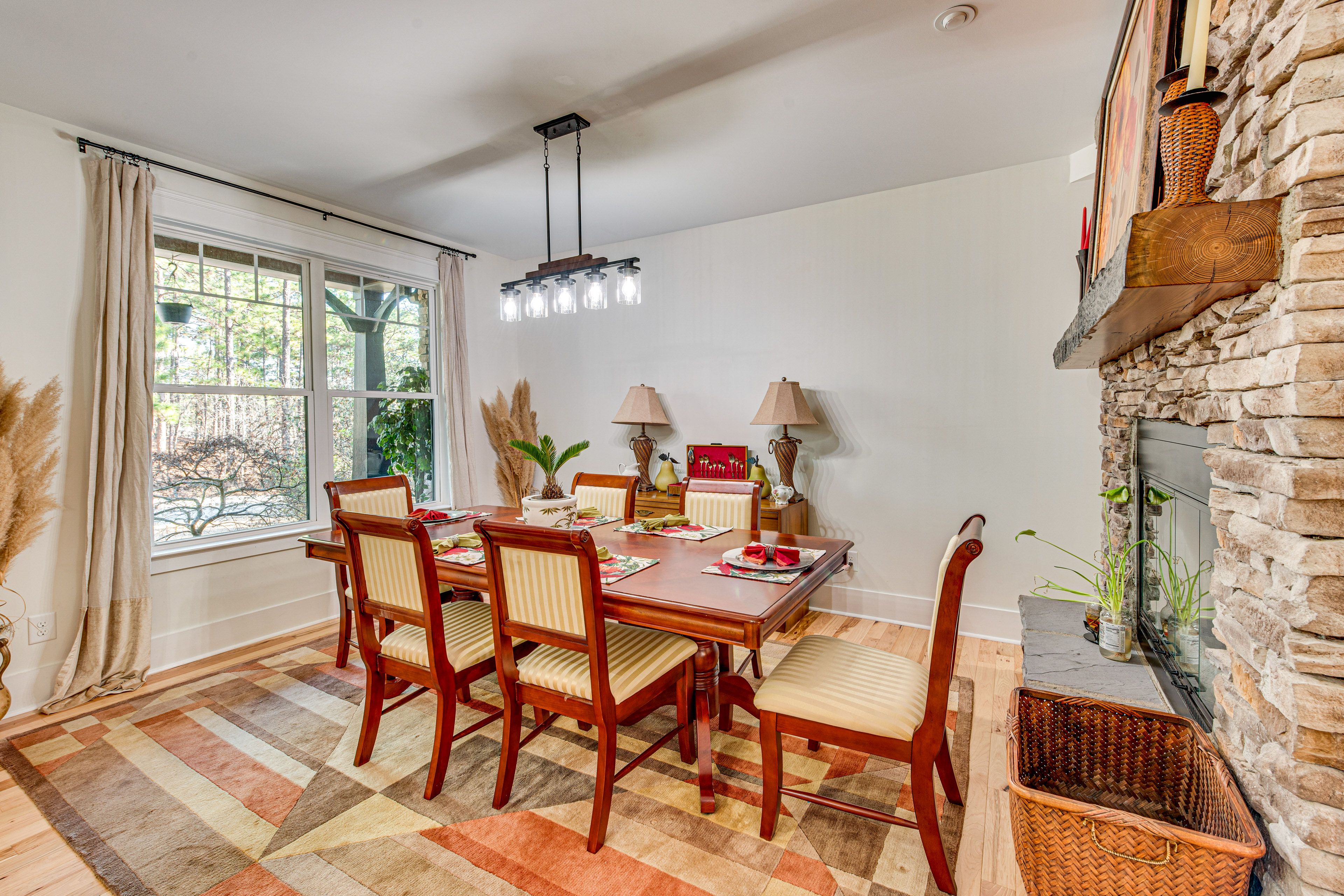 Dining Room | Main Level