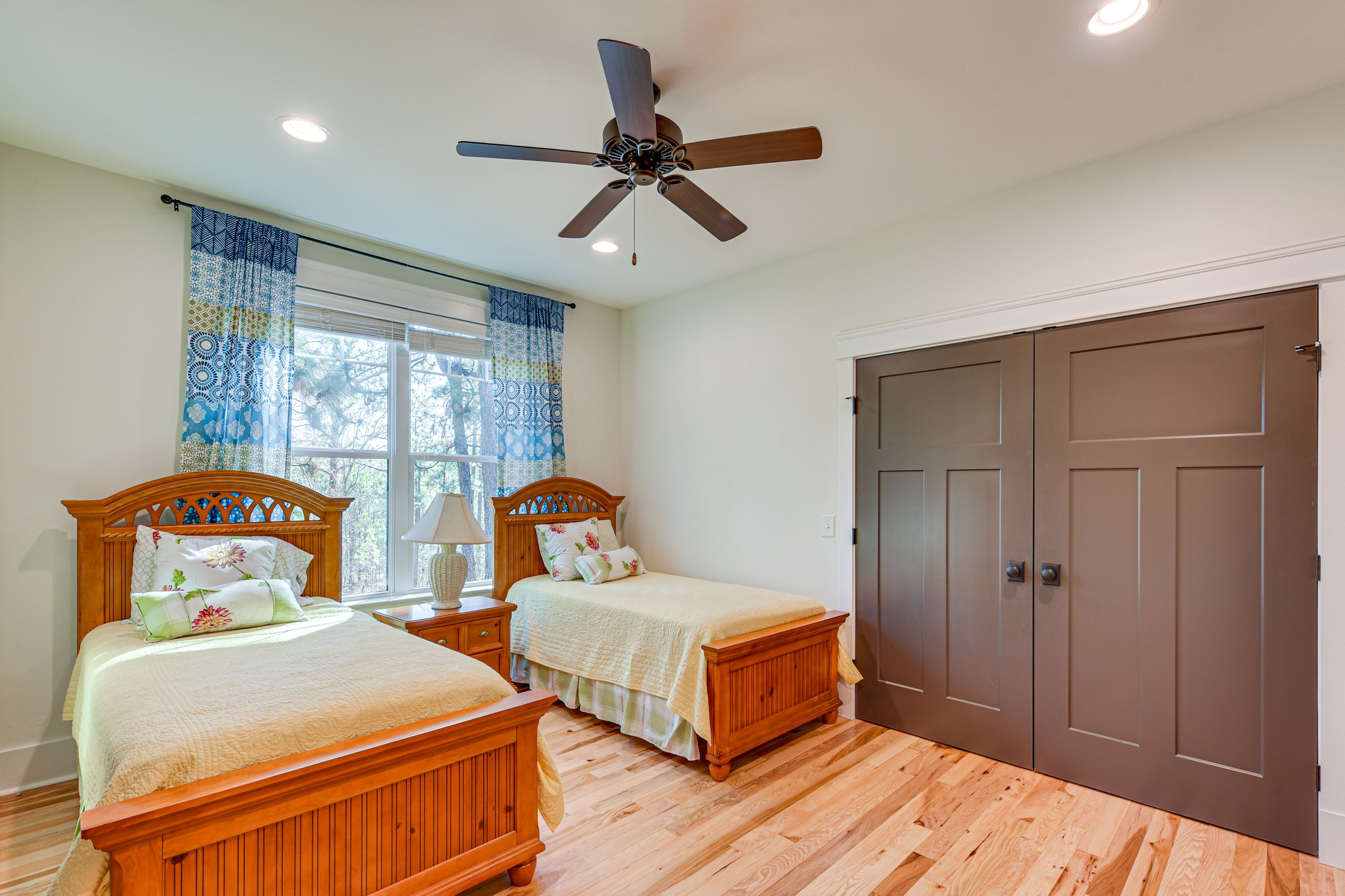 Bedroom 3 | Main Level | 2 Twin Beds | Smart TV