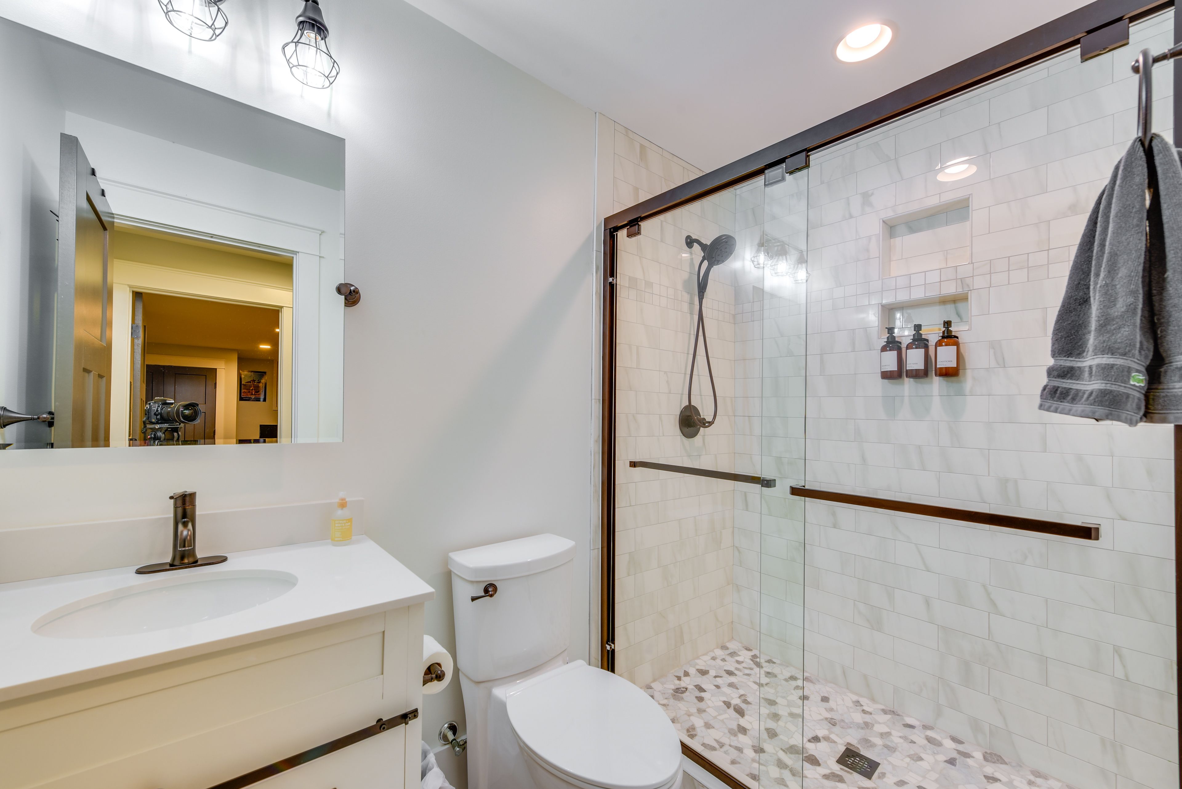 Full Bathroom | Main Level