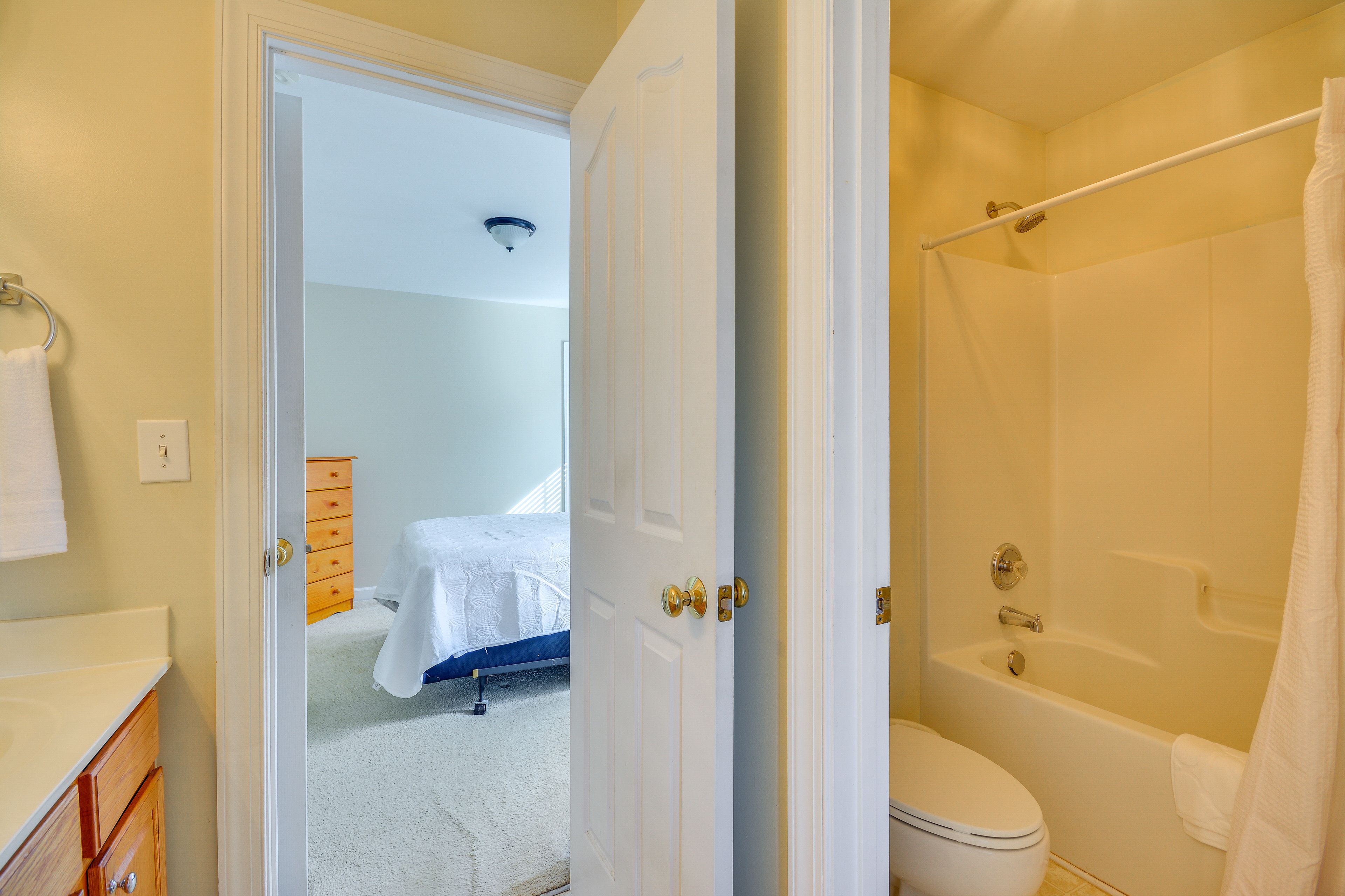 Jack-and-Jill Bathroom | 2nd Floor