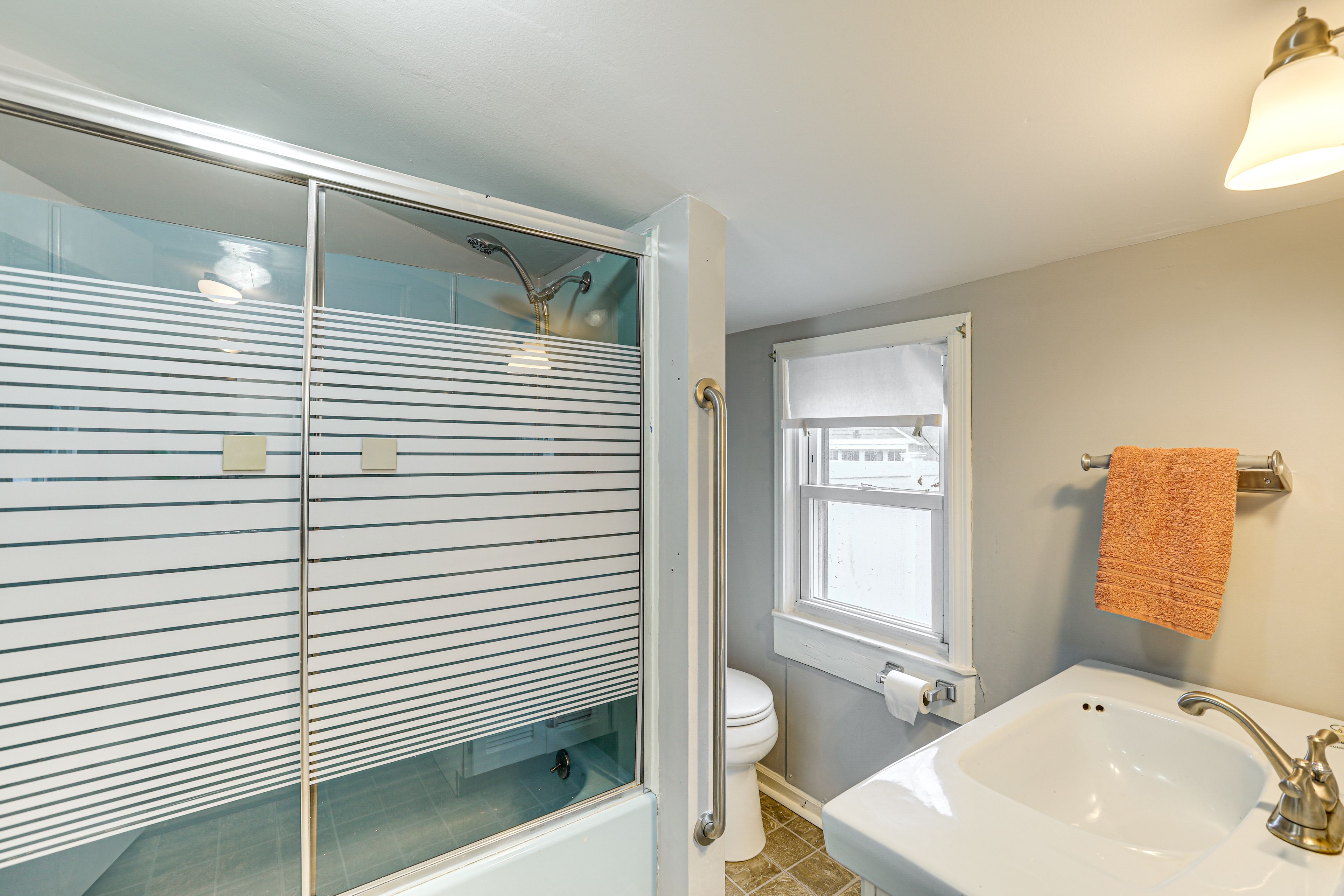 Full Bathroom | 1st Floor
