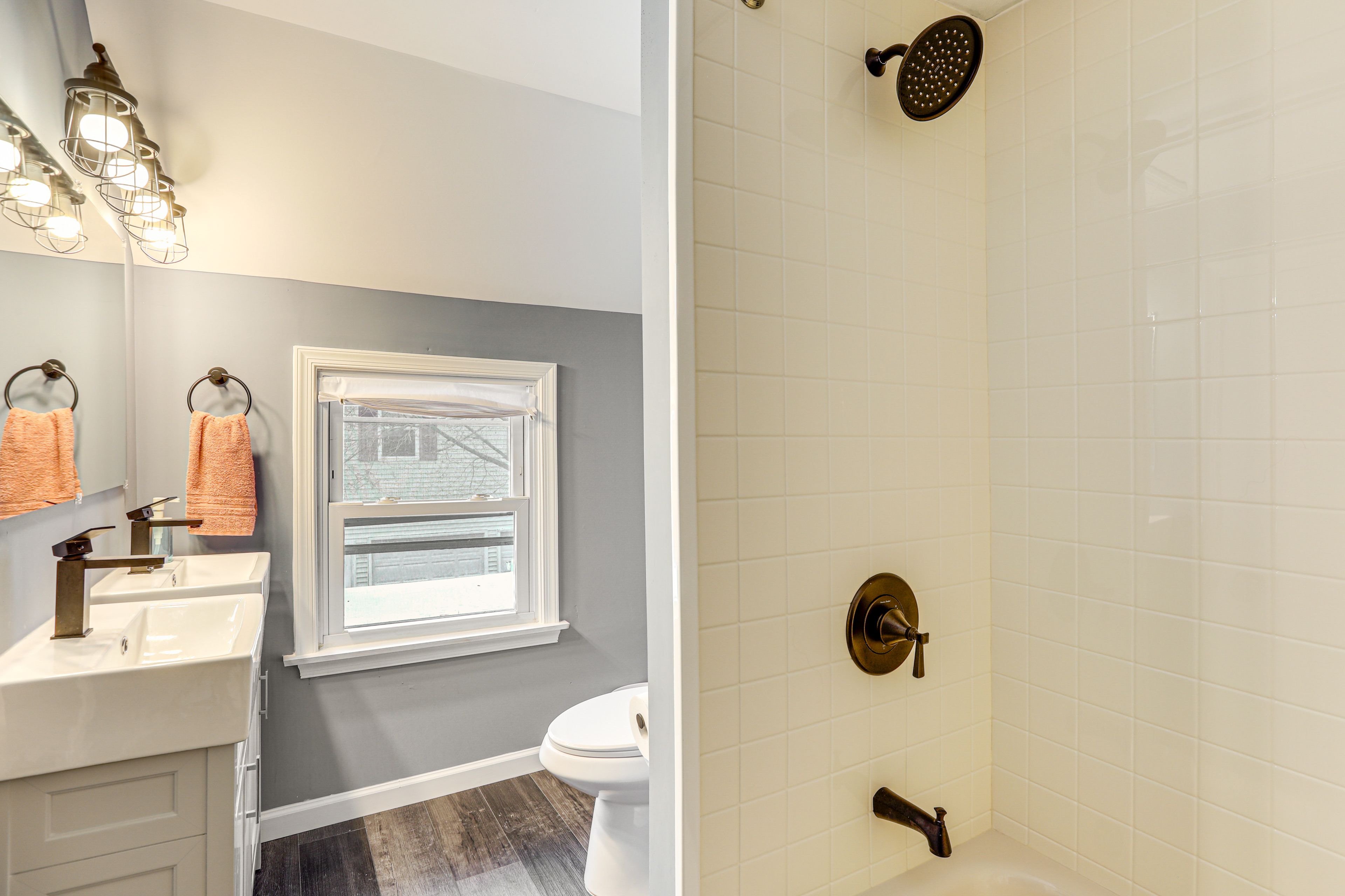 Full Bathroom | 2nd Floor
