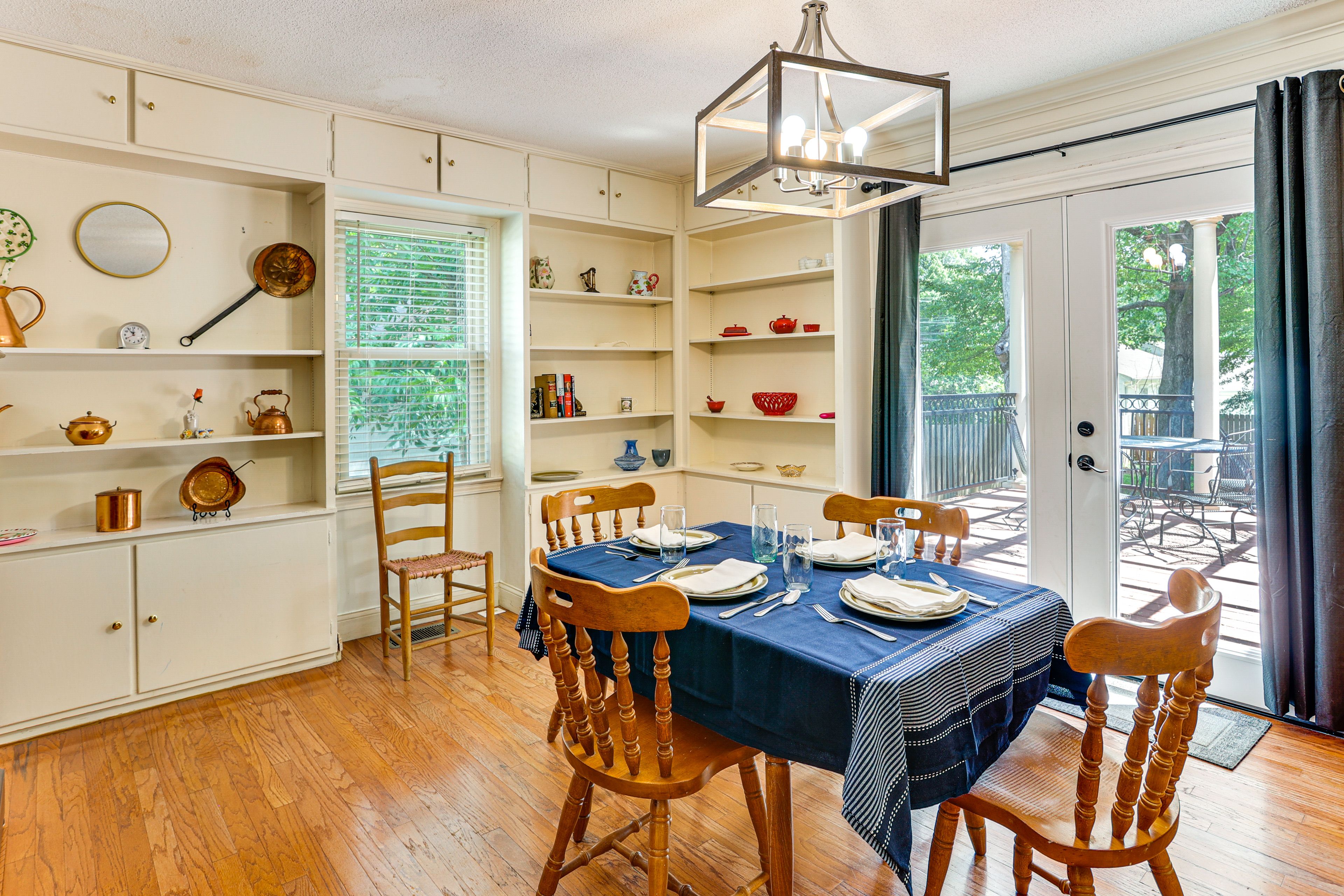Dining Area | Dining Table | Dishware/Flatware