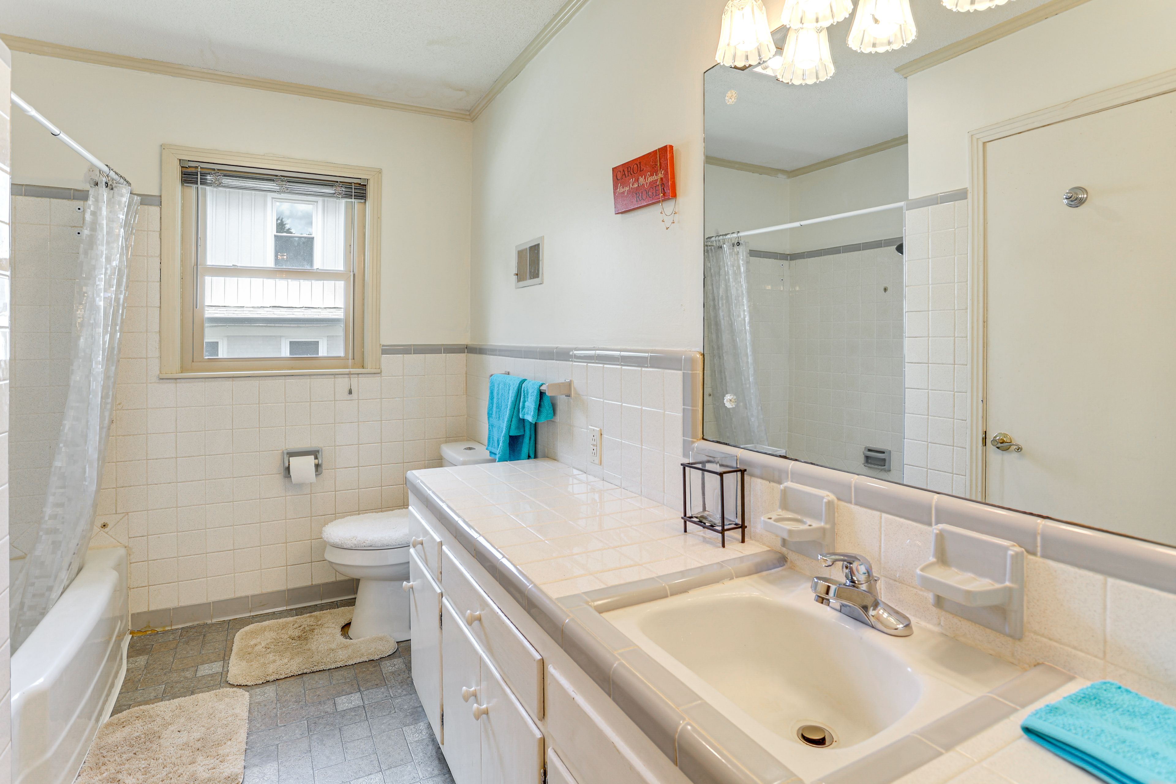 Full Bathroom | Hair Dryer