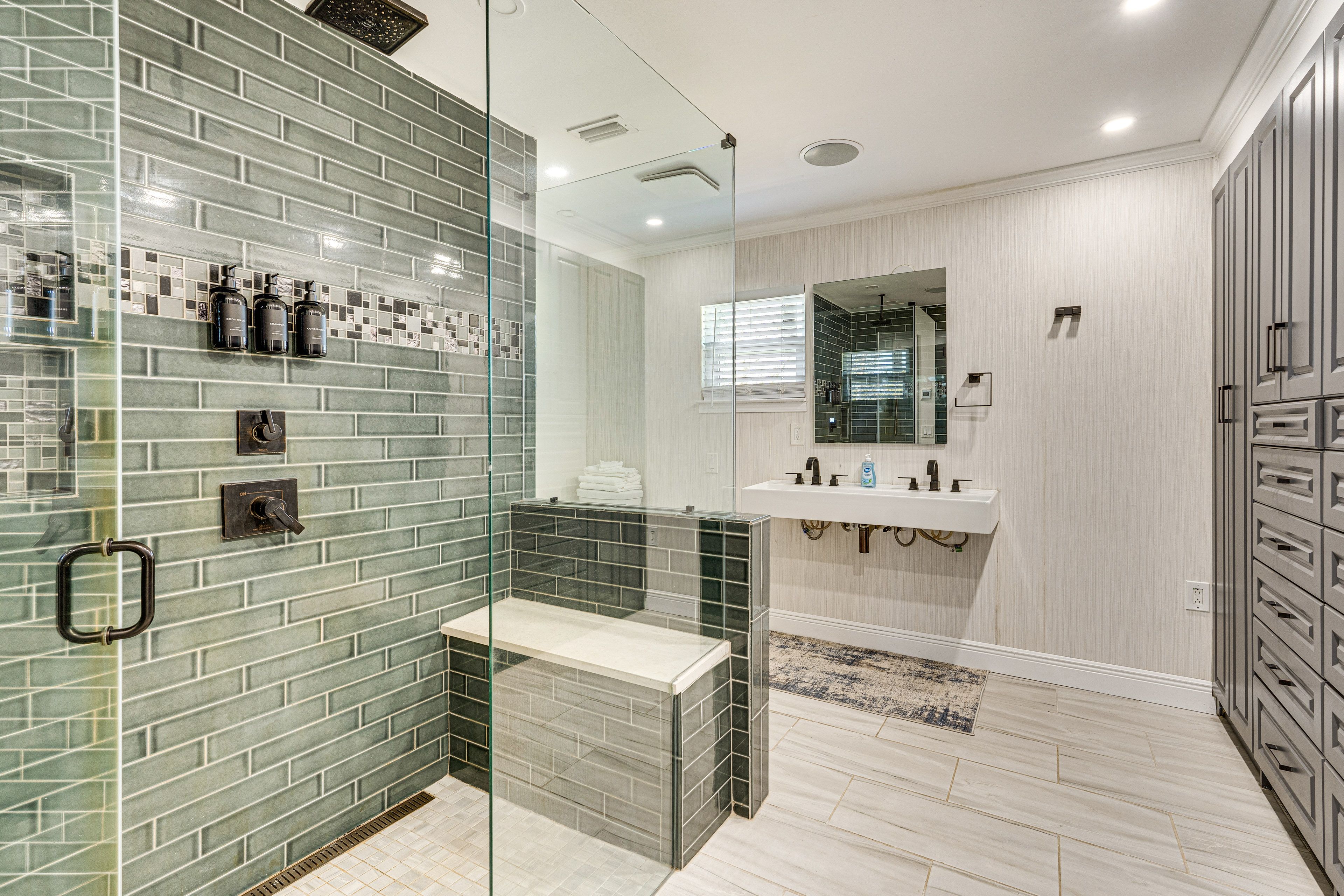 Full Bathroom | 2nd Floor