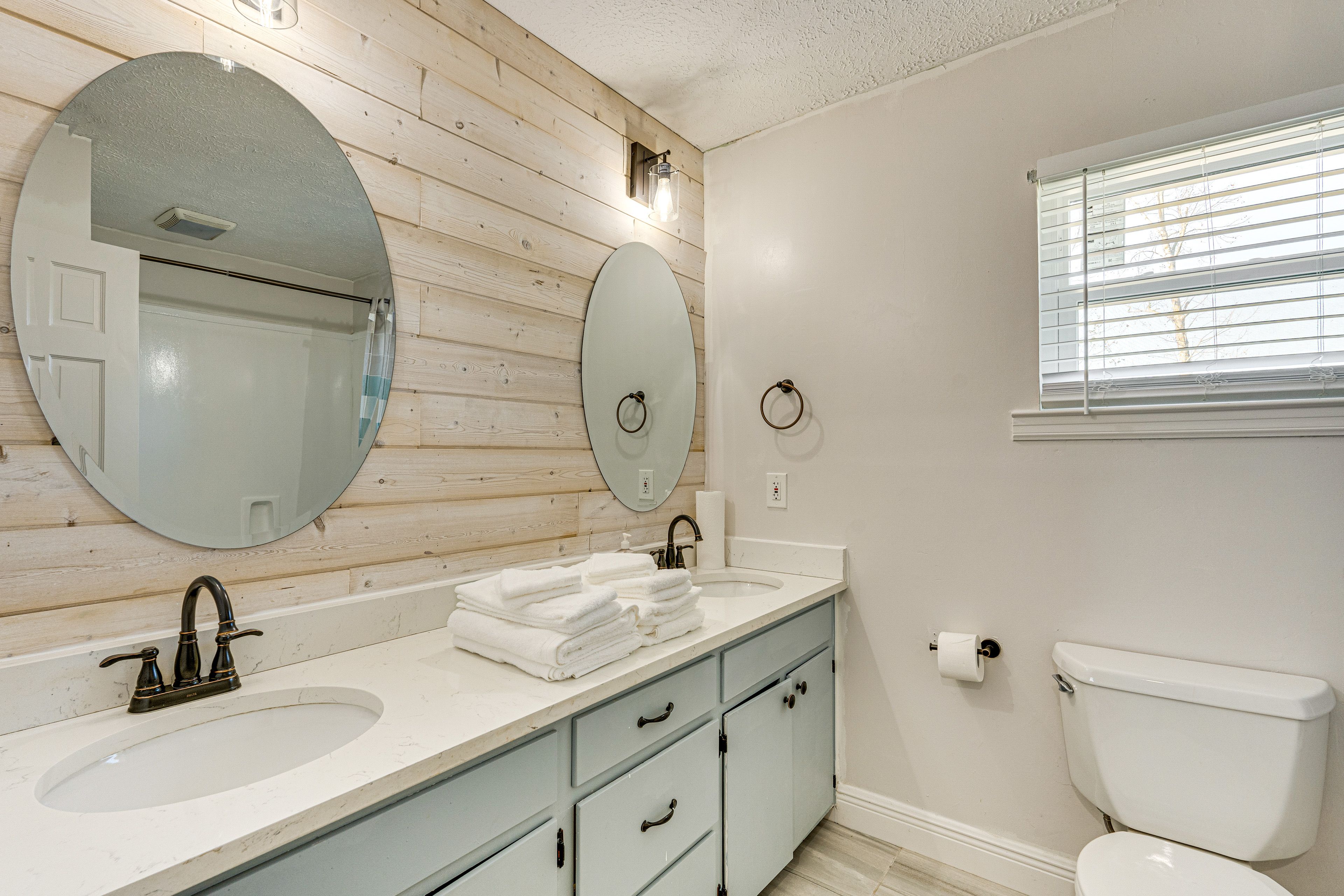Full Bathroom | 2nd Floor