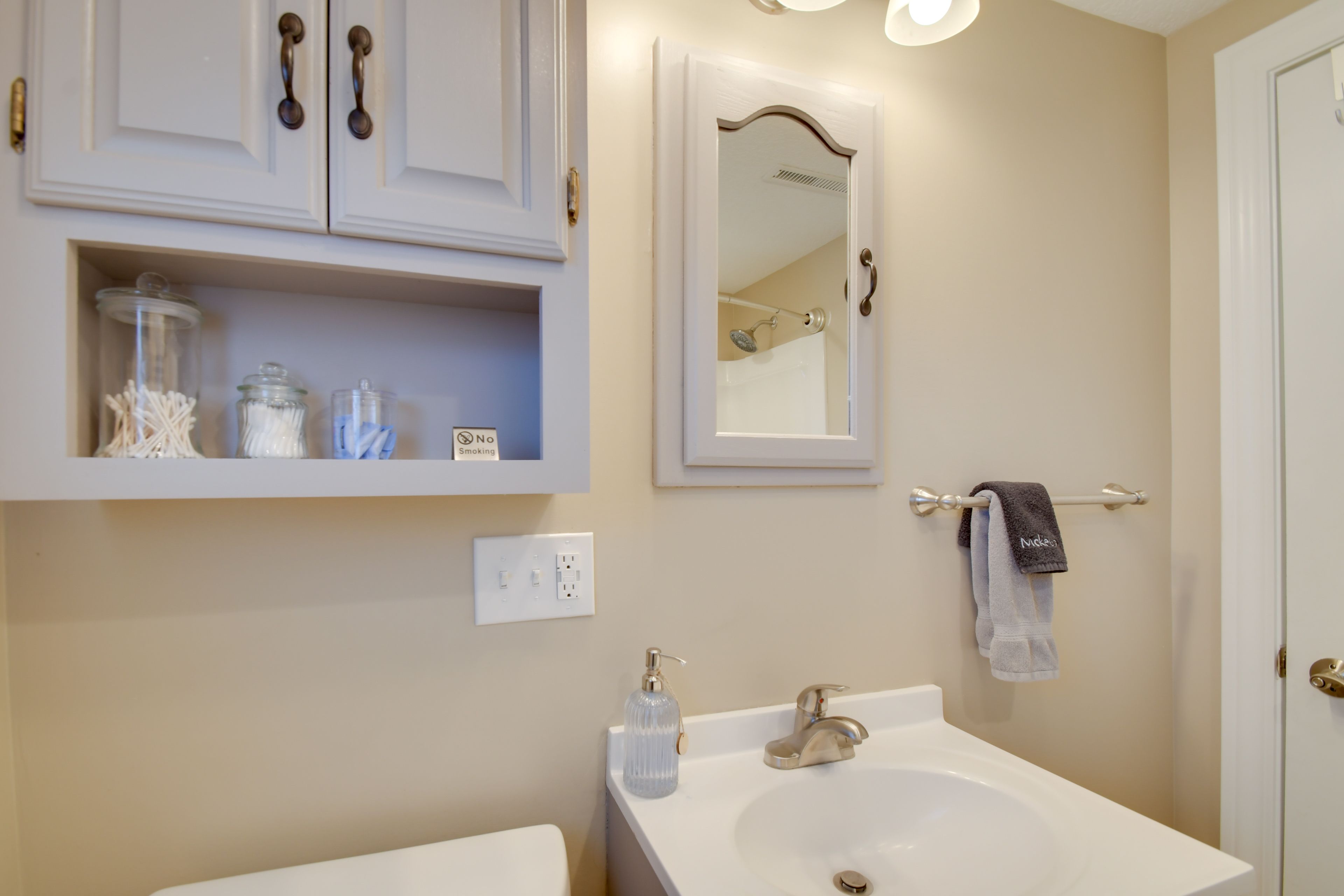 Full Bathroom | Towels Provided