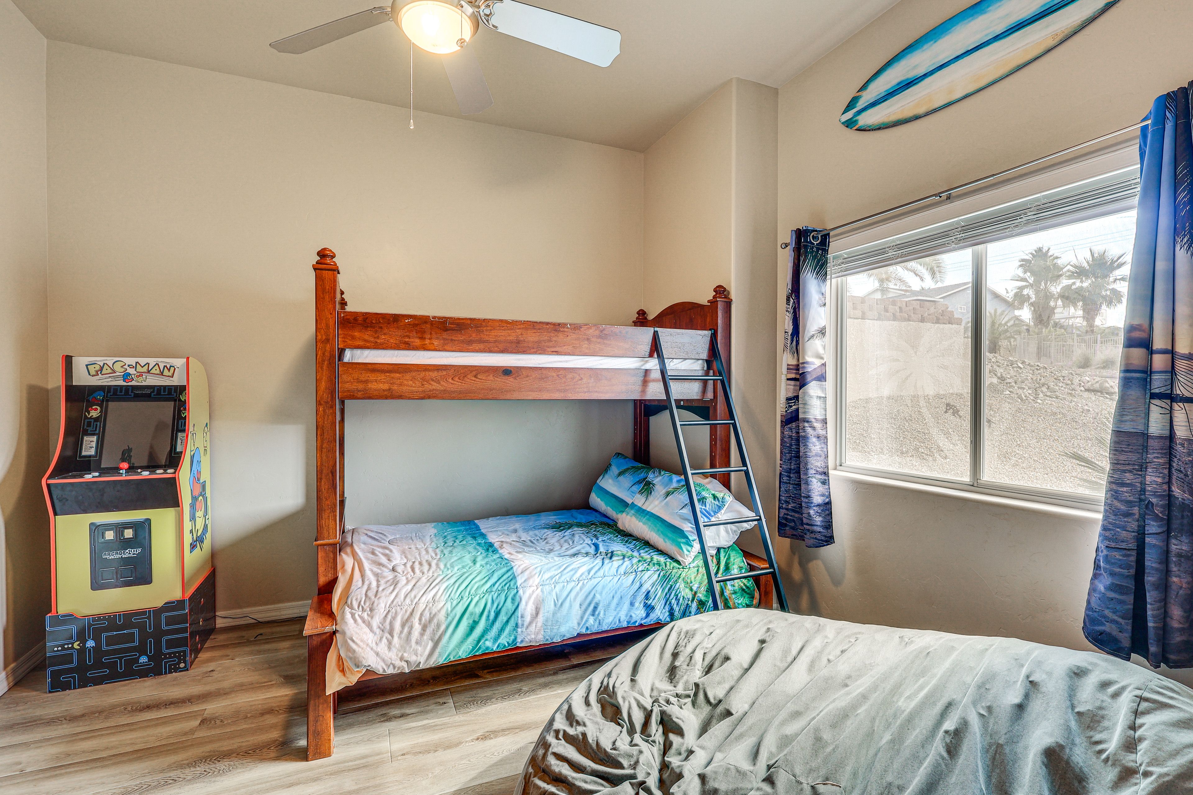 Bedroom 4 | Twin/Full Bunk Bed