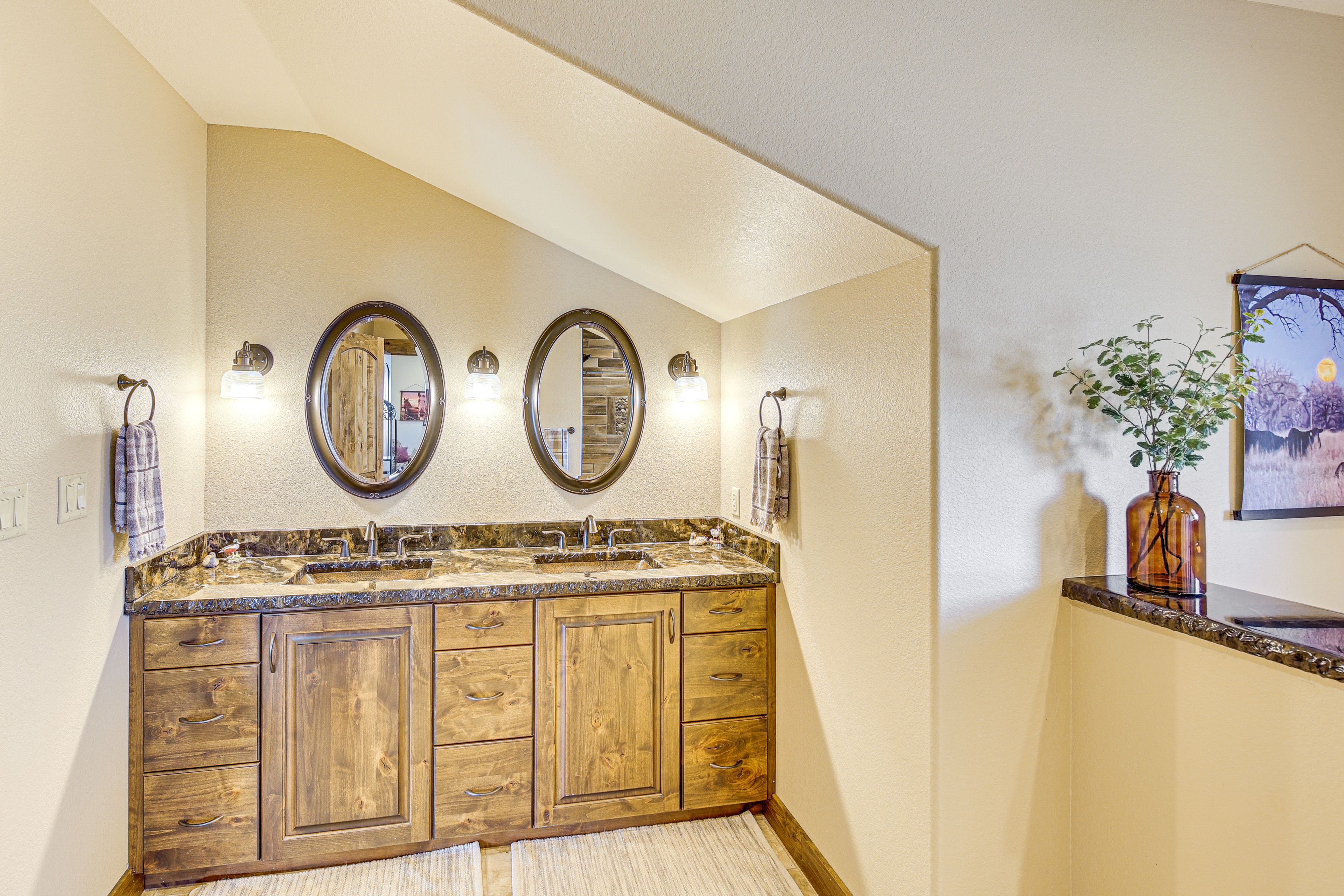 En-Suite Bathroom | 2nd Floor