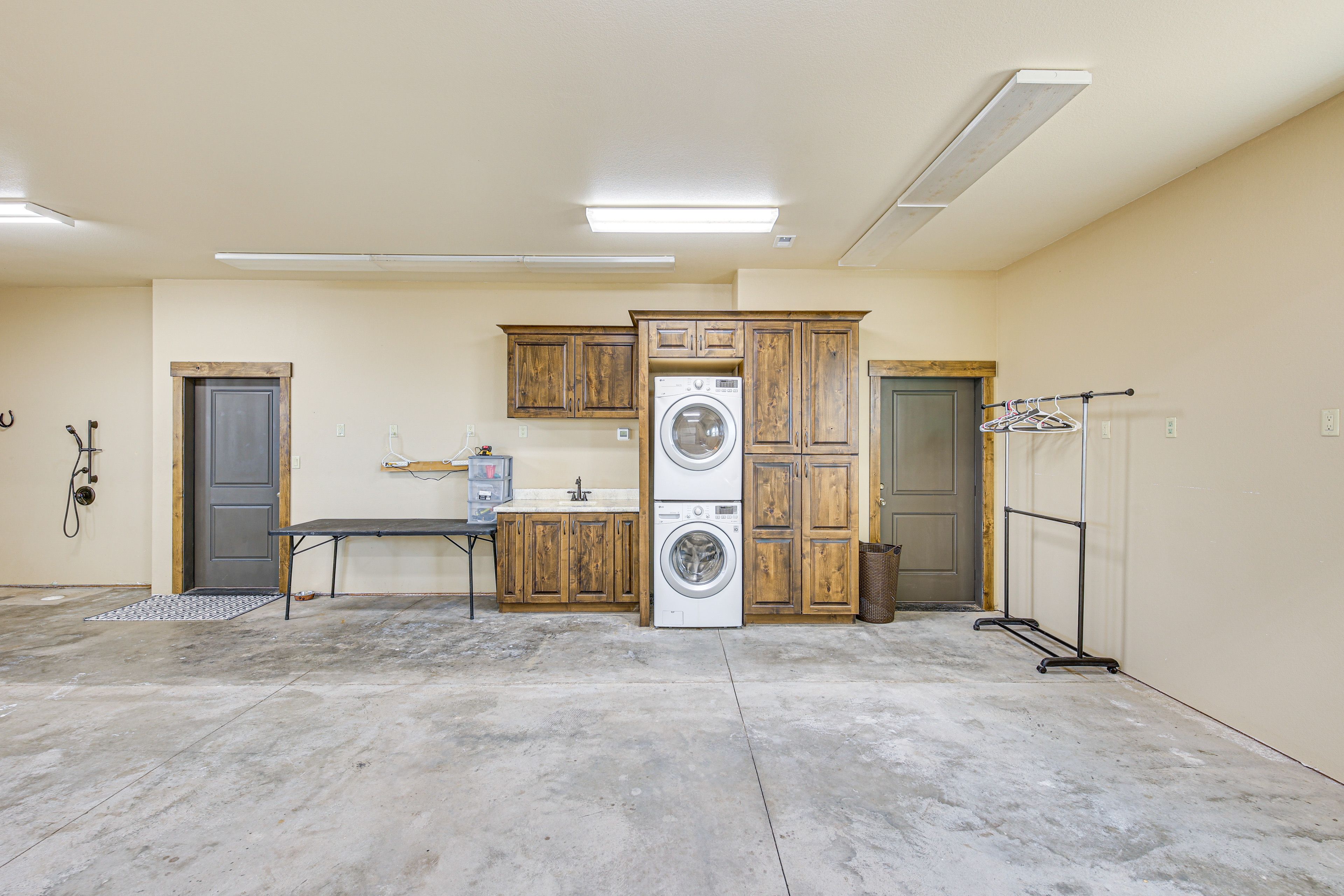 Garage Interior | Washer & Dryer