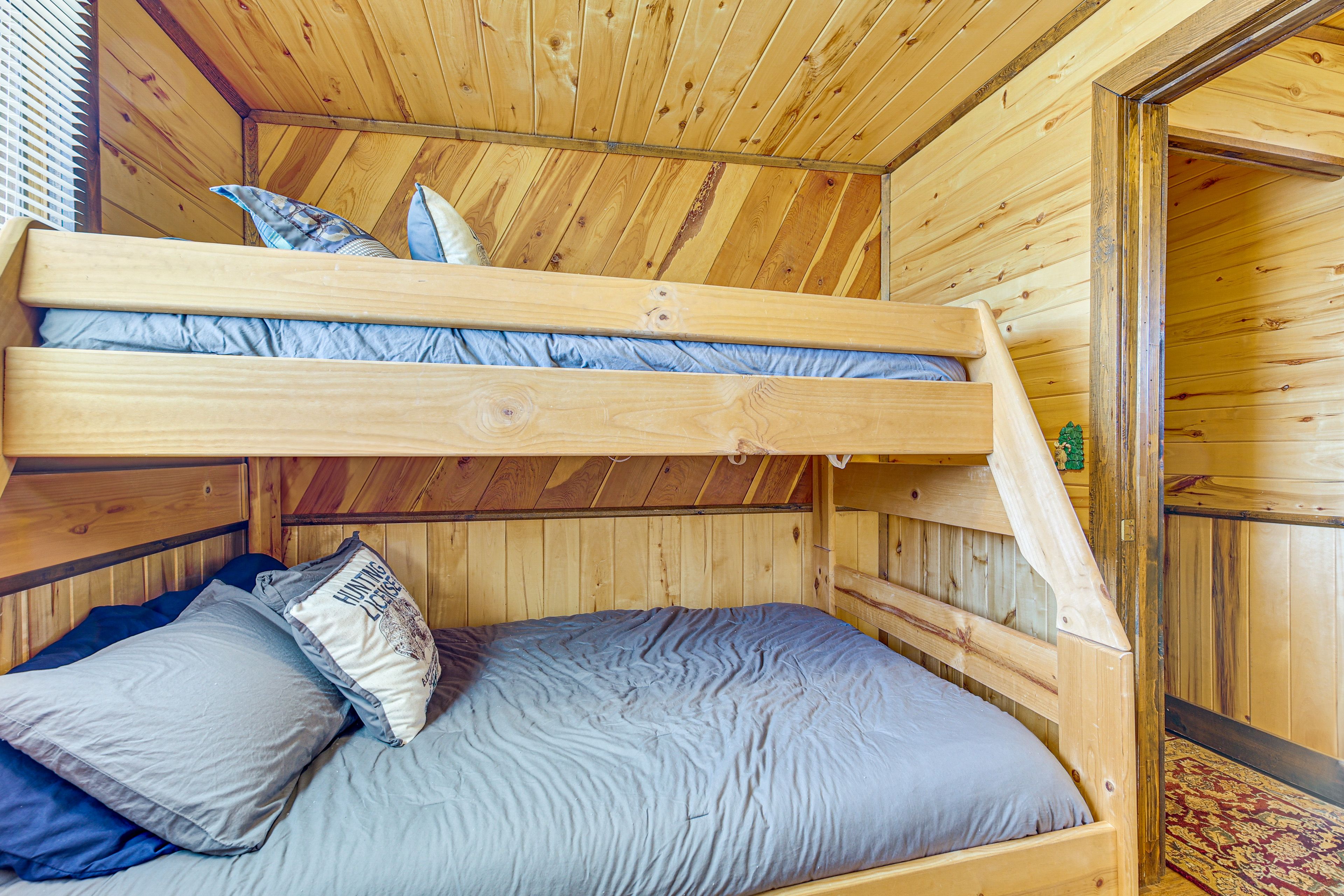 Bedroom 7 | Twin/Full Bunk Bed w/ Twin Trundle | 1st Floor