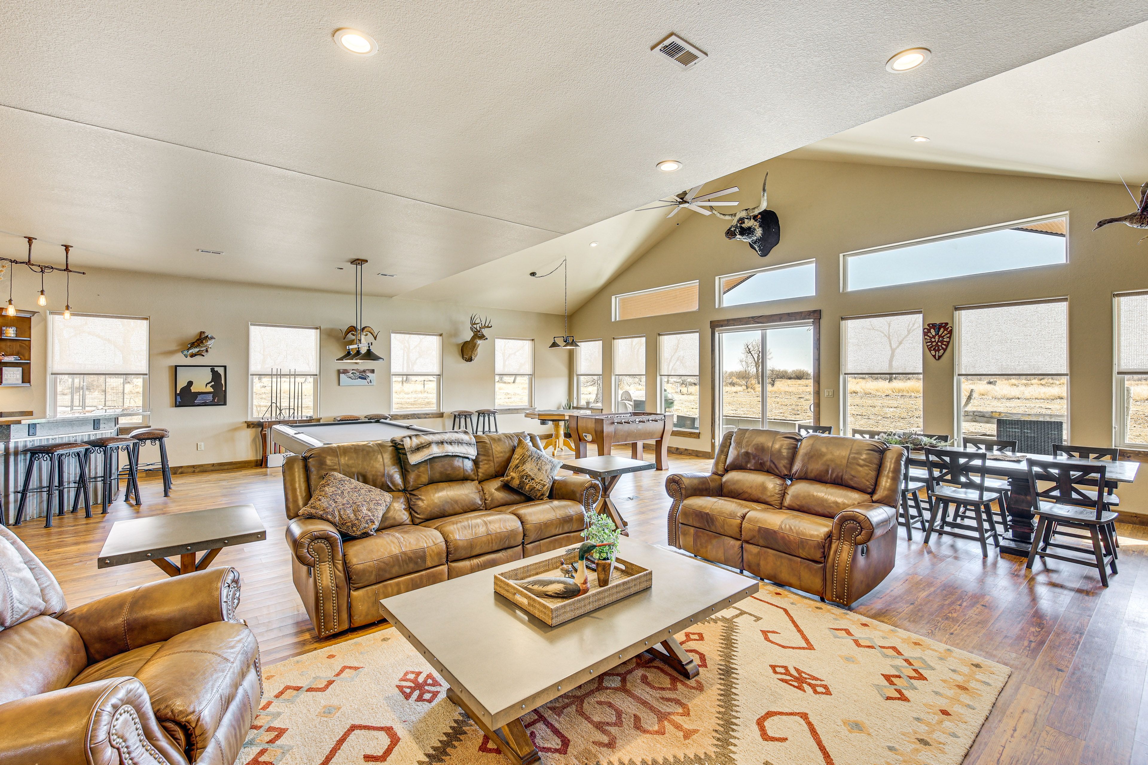 Living Room | Free WiFi | Smart TV