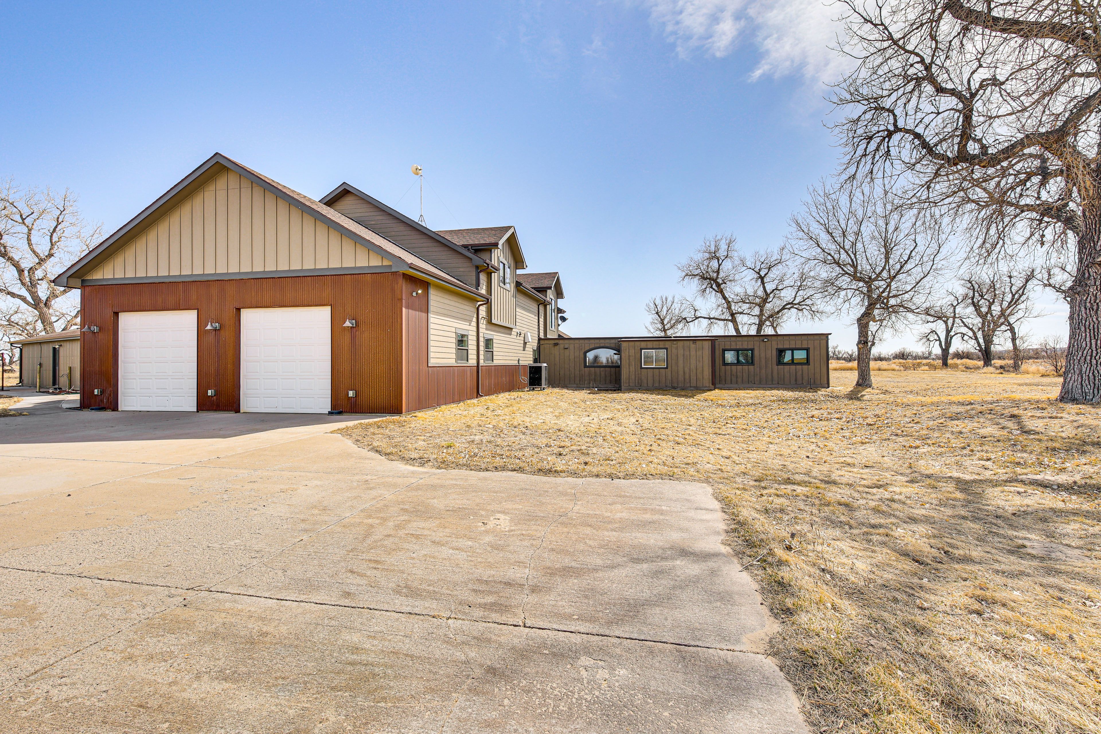 Parking | Driveway (8 Vehicles) | Garage (2 Vehicles) | Trailer Parking Allowed