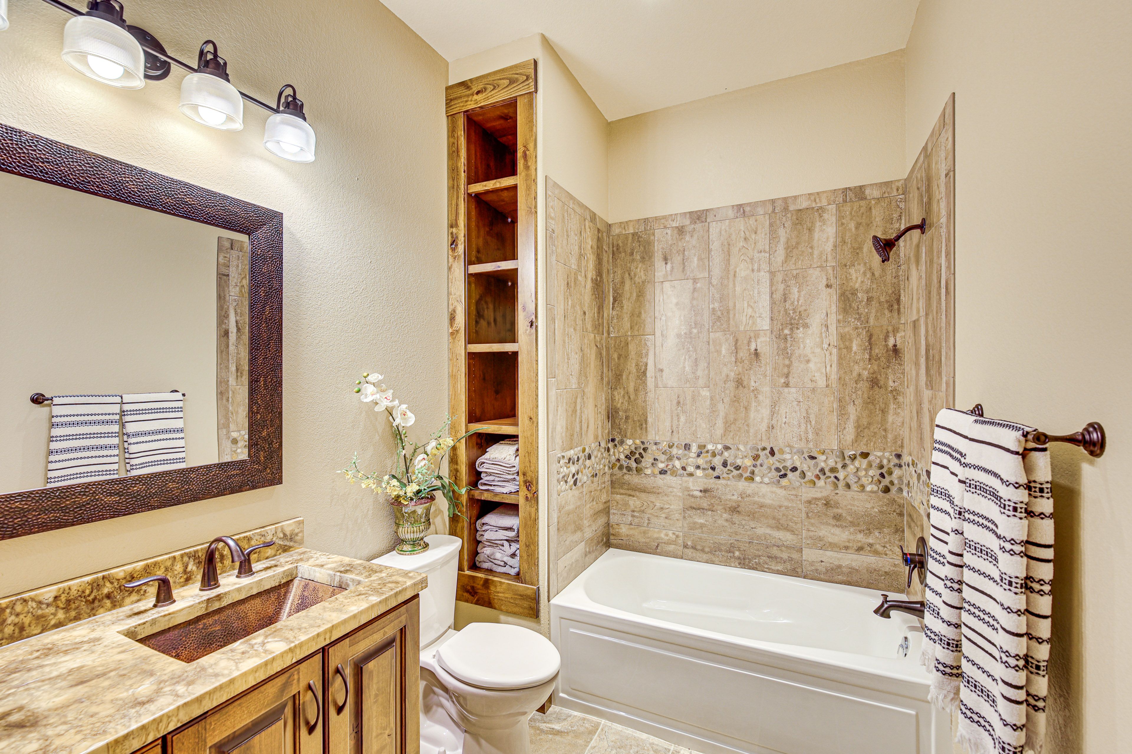 Full Bathroom | 1st Floor