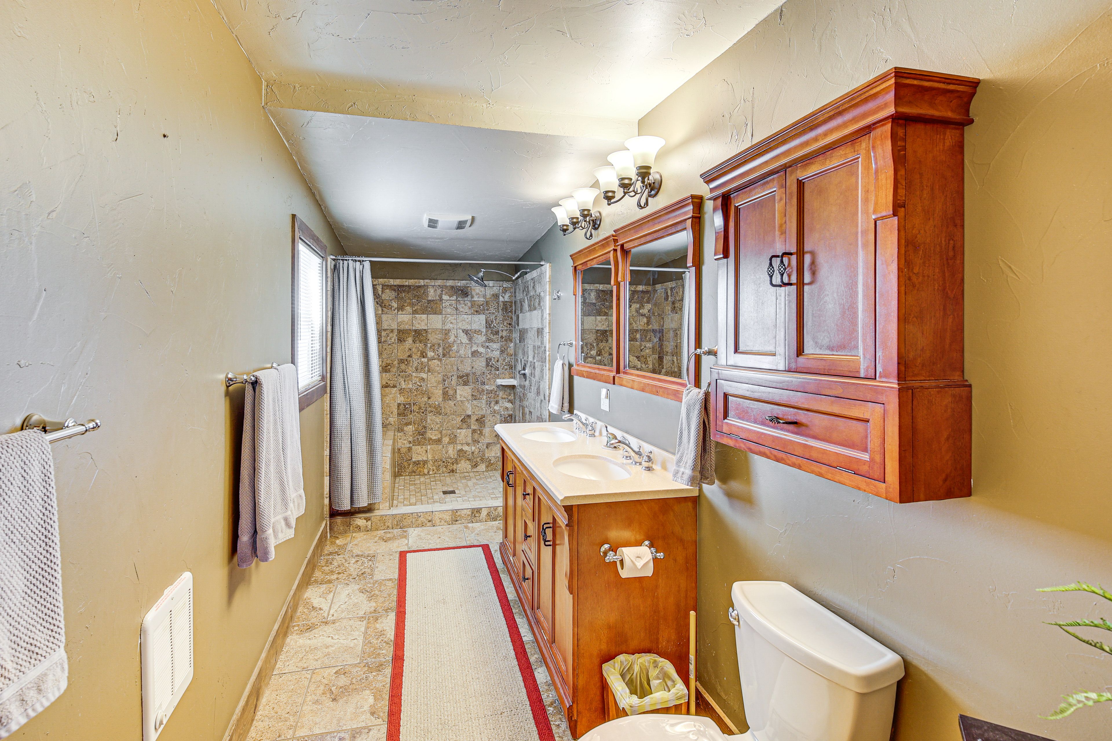 Full Bathroom | 1st Floor