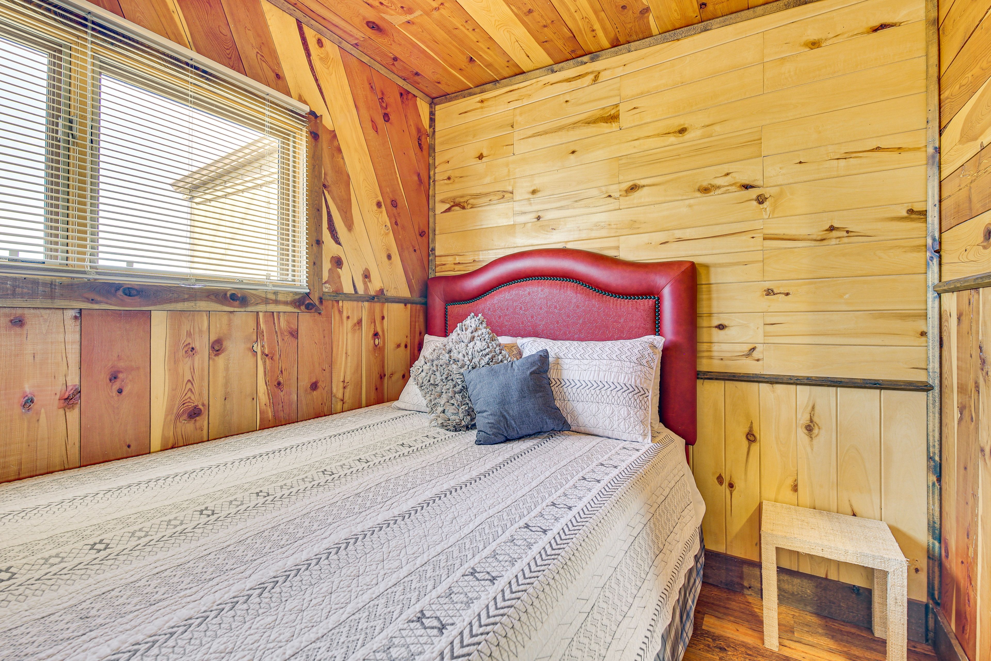 Bedroom 5 | Full Bed | 1st Floor