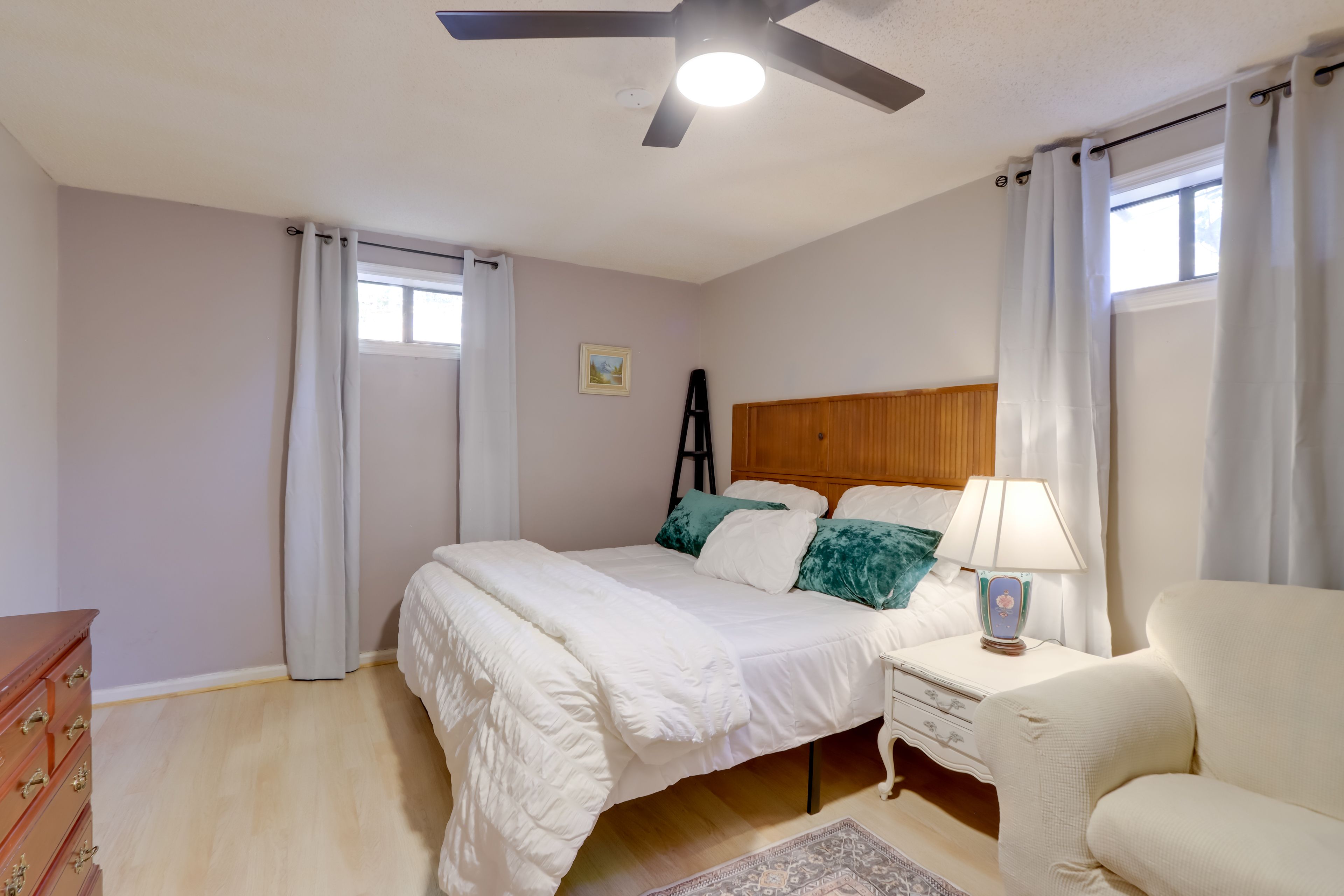 Bedroom | King Bed | Smart TV w/ Cable