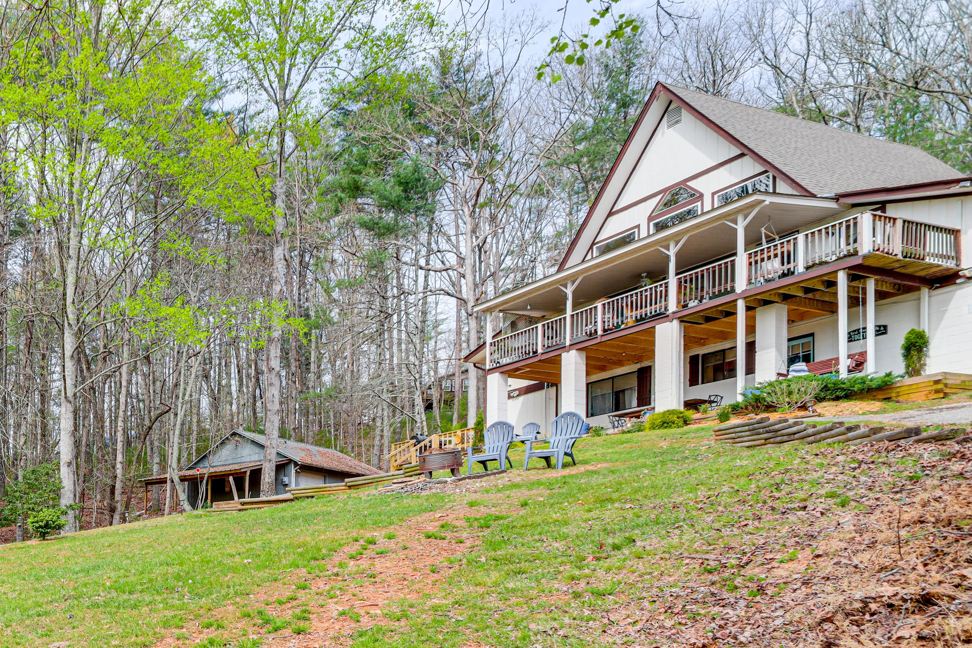 Apartment Exterior | Shared Fire Pit & Front Yard