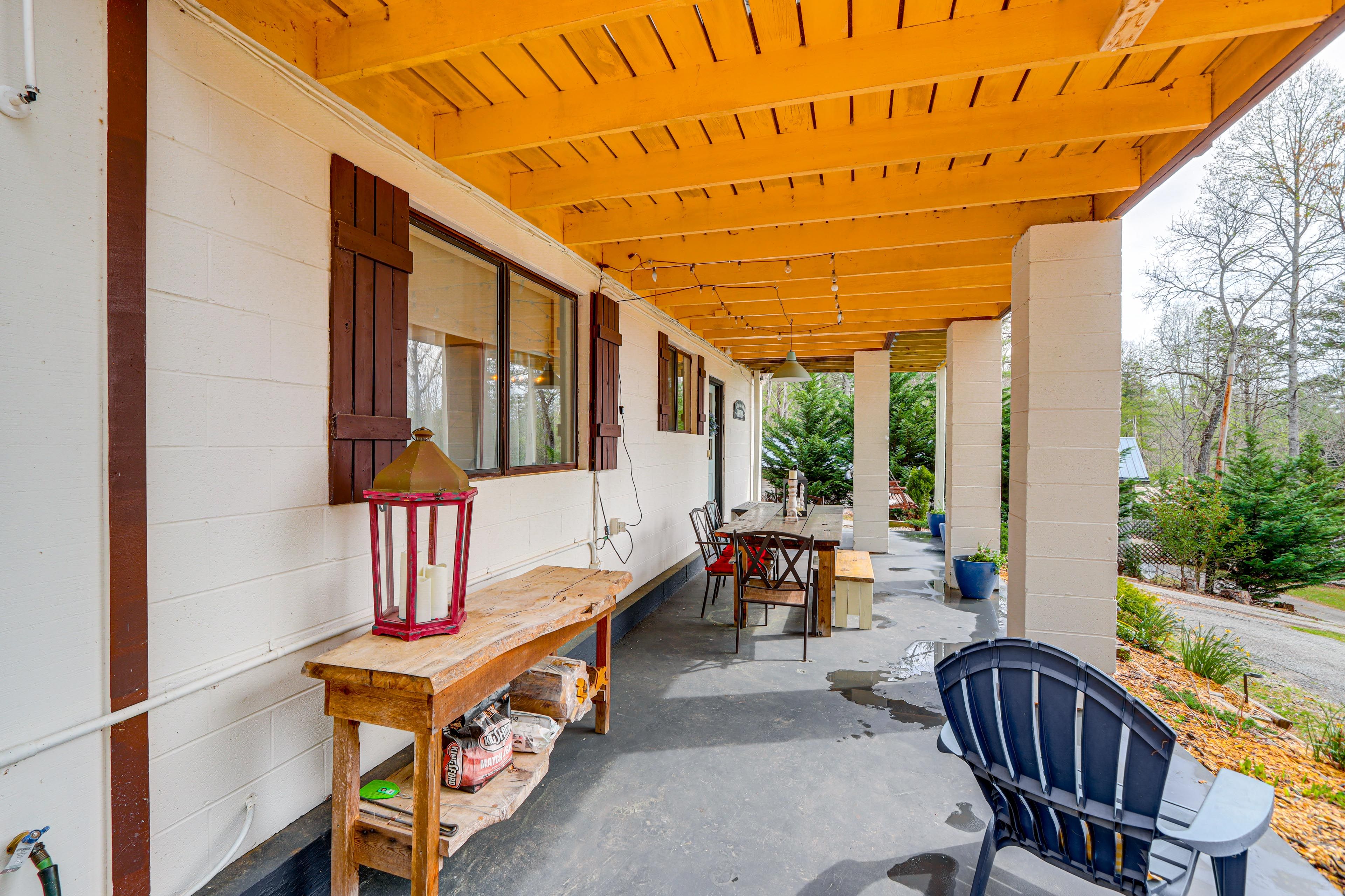Apartment Exterior | Private Patio | Dining Area | Lake Views