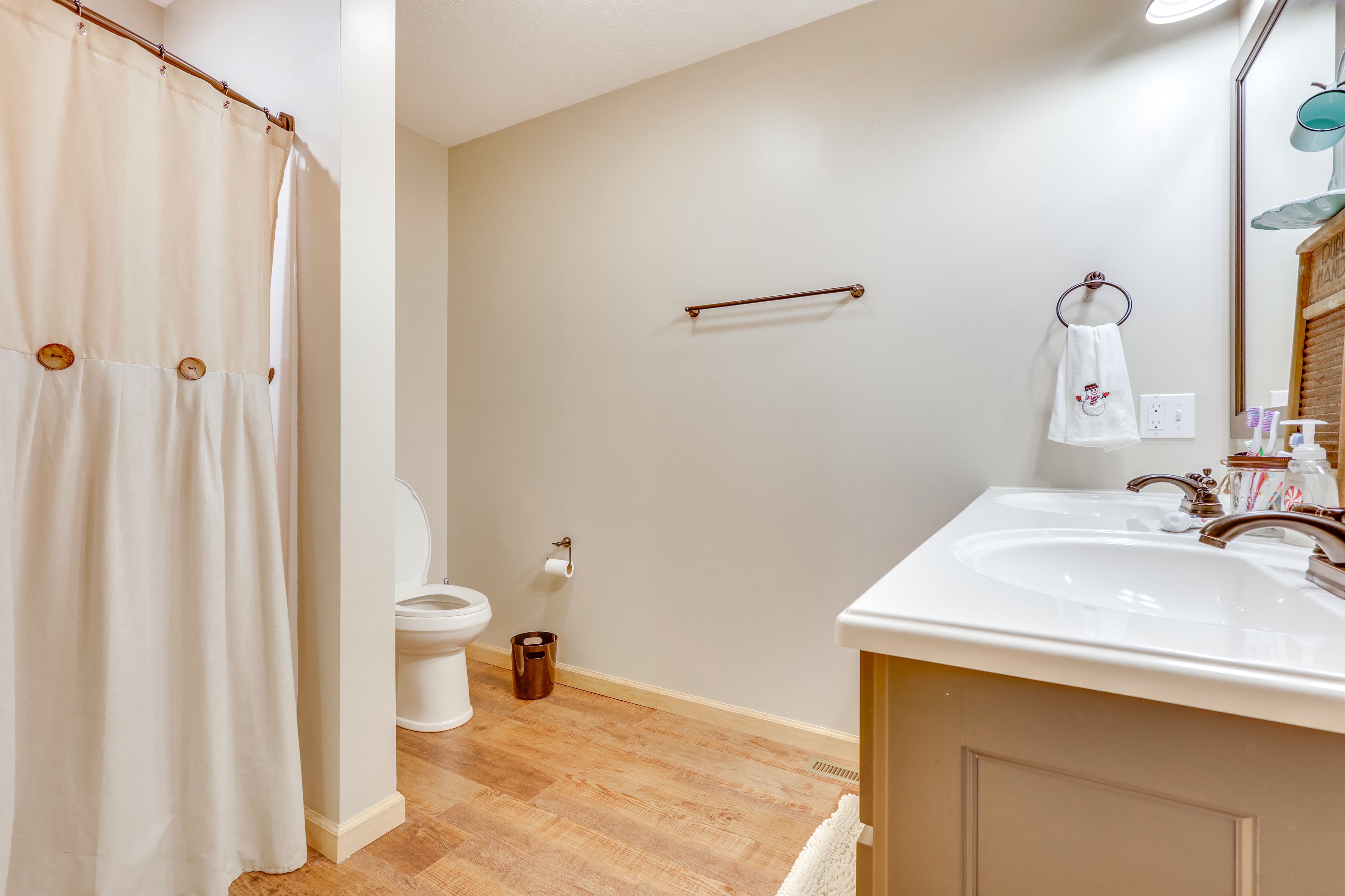 Full Bathroom | 1st Floor