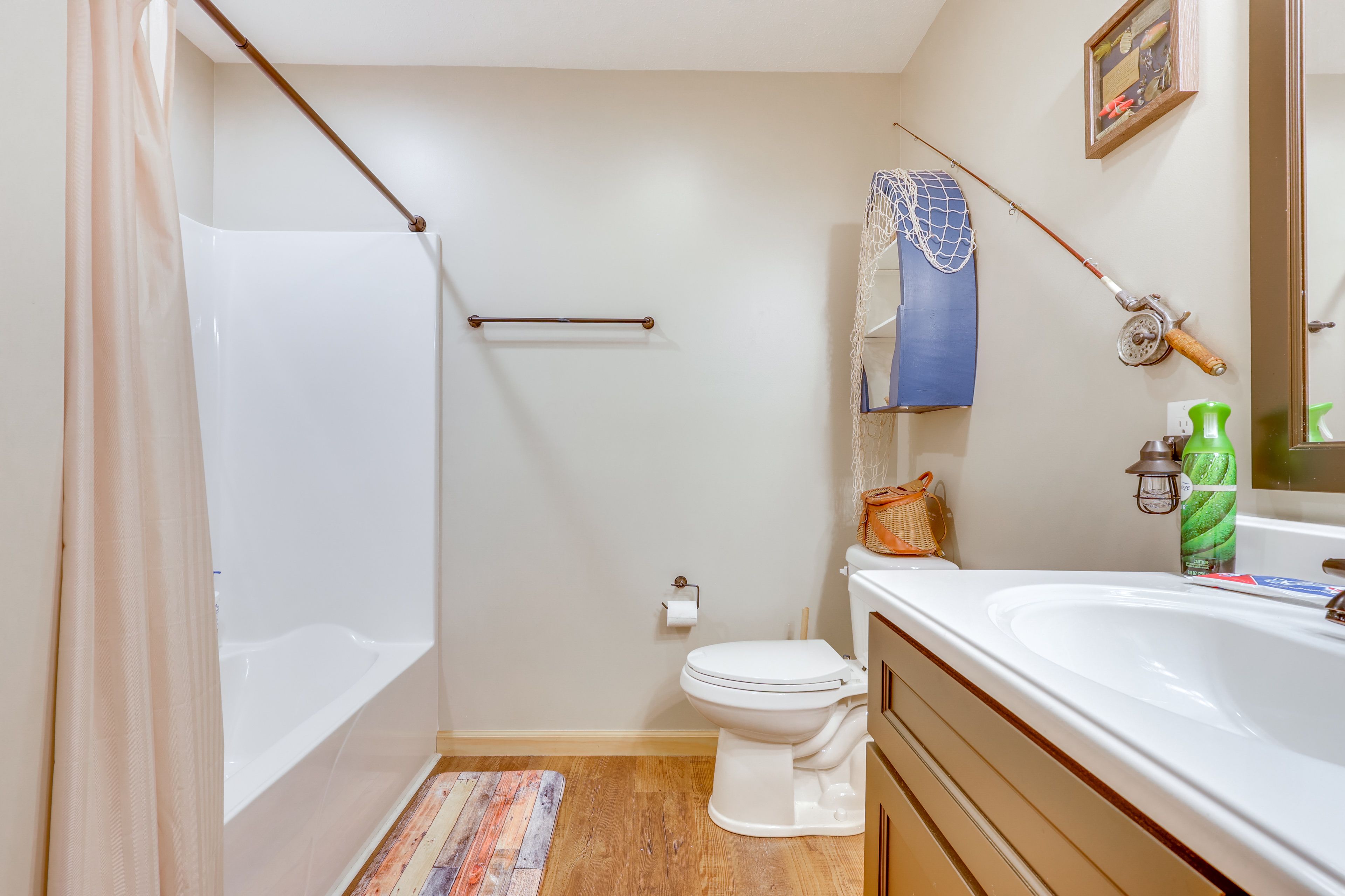 Full Bathroom | 2nd Floor