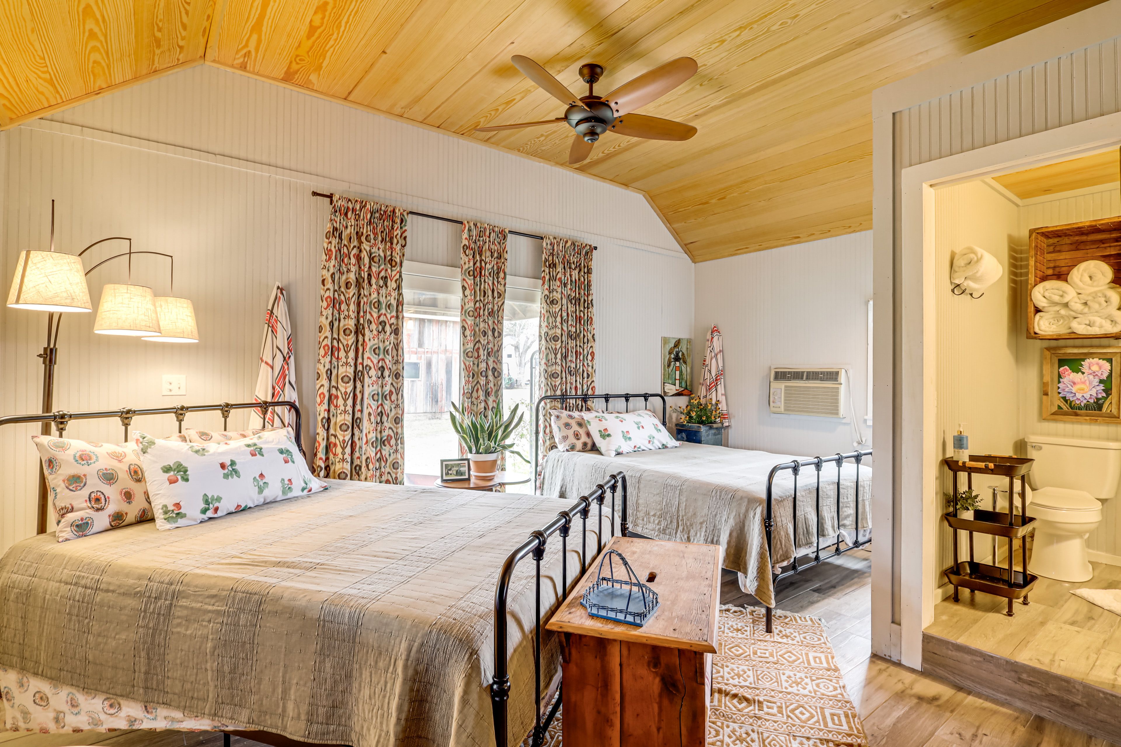 Bedroom | 2 Queen Beds | Linens Provided