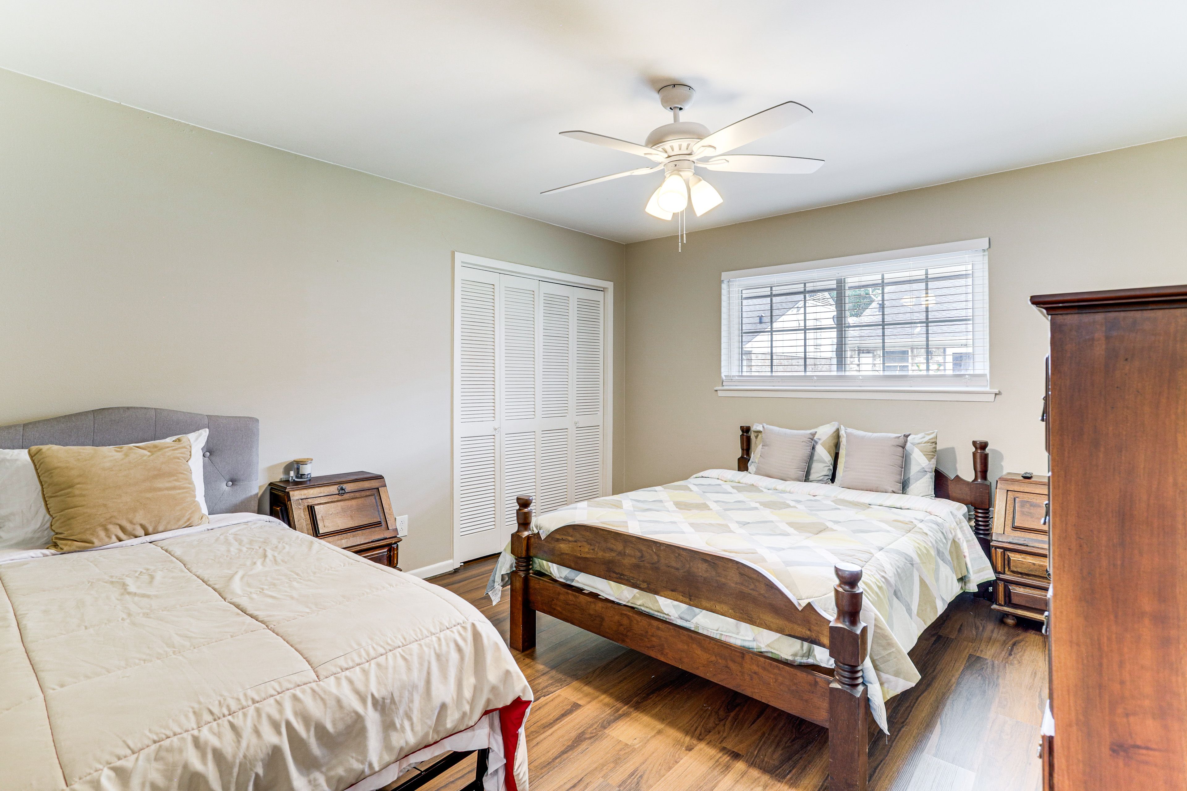 Bedroom 2 | Full Bed | Twin Bed | Hangers