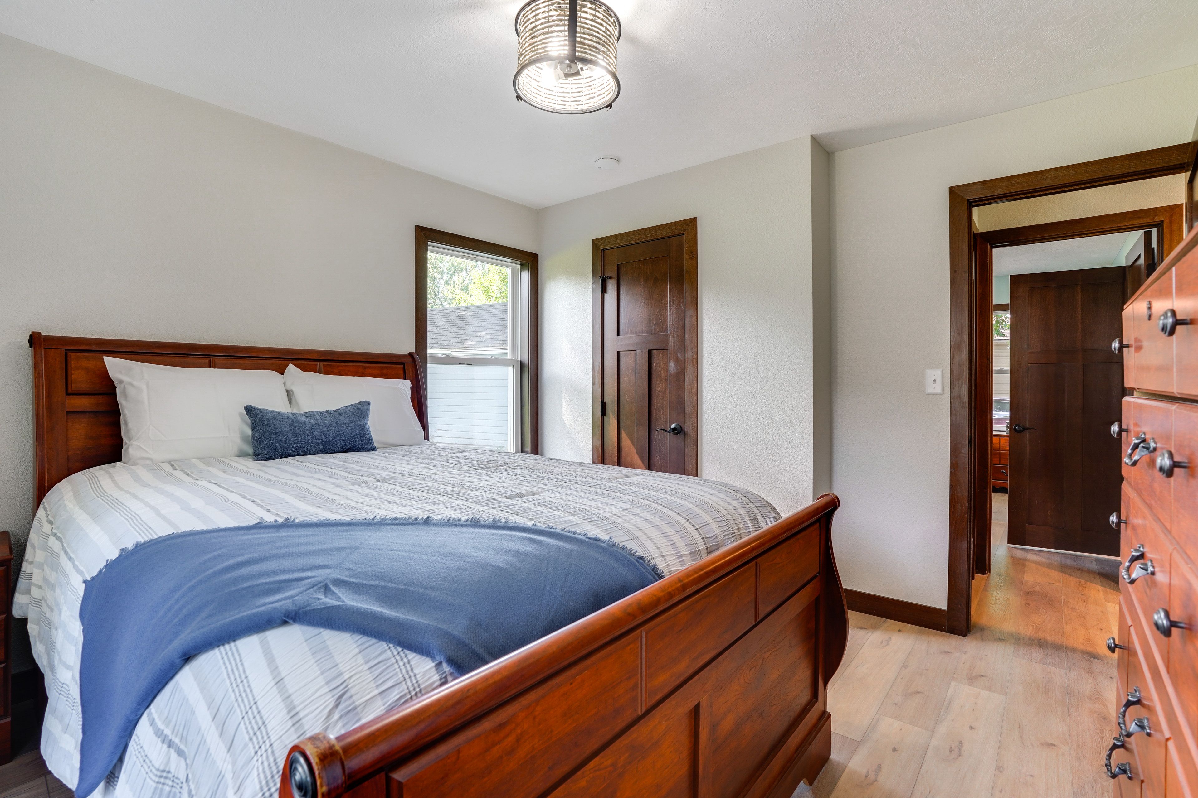 Bedroom 2 | Queen Bed | 1st Floor