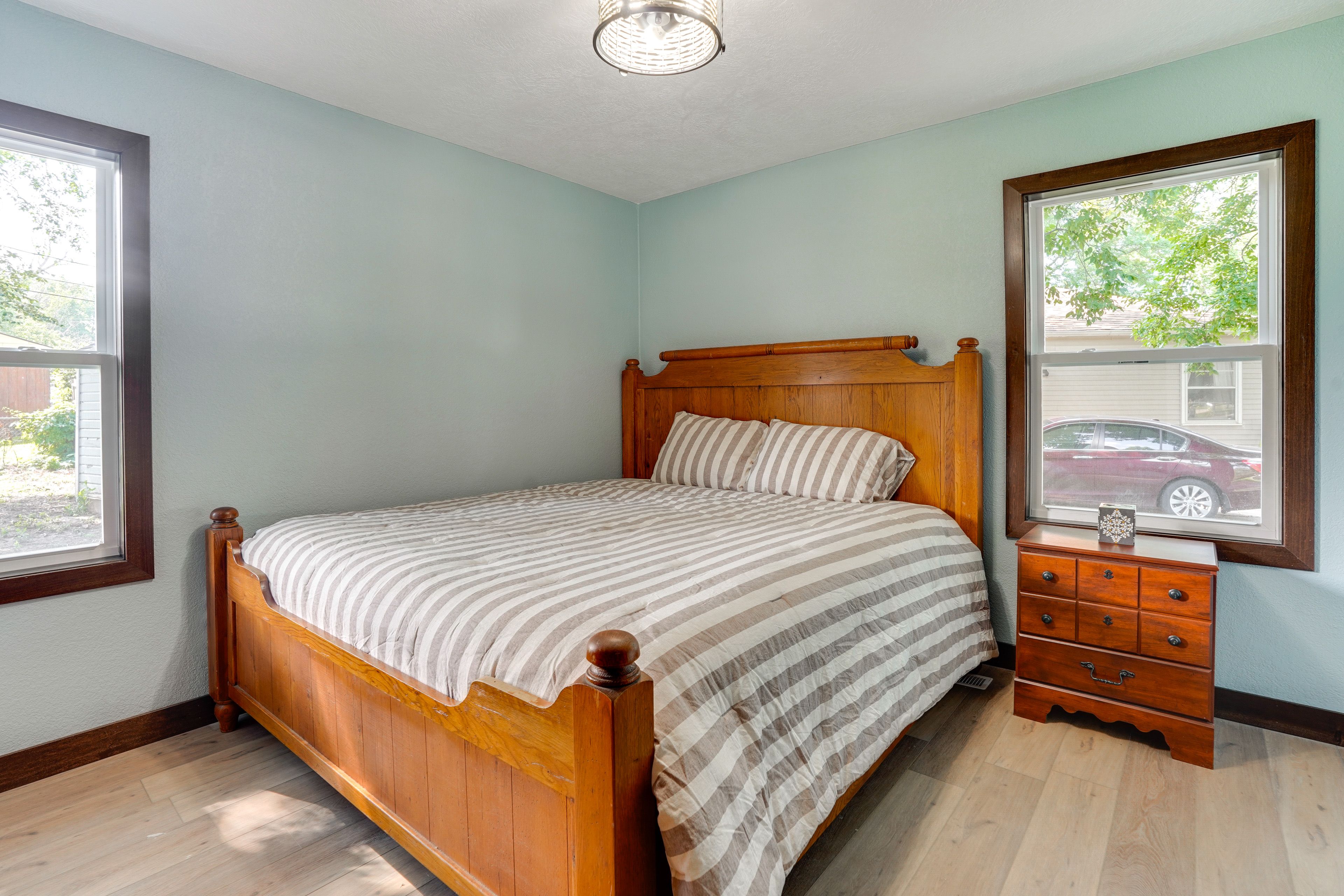 Bedroom 1 | King Bed | Linens Provided | 1st Floor