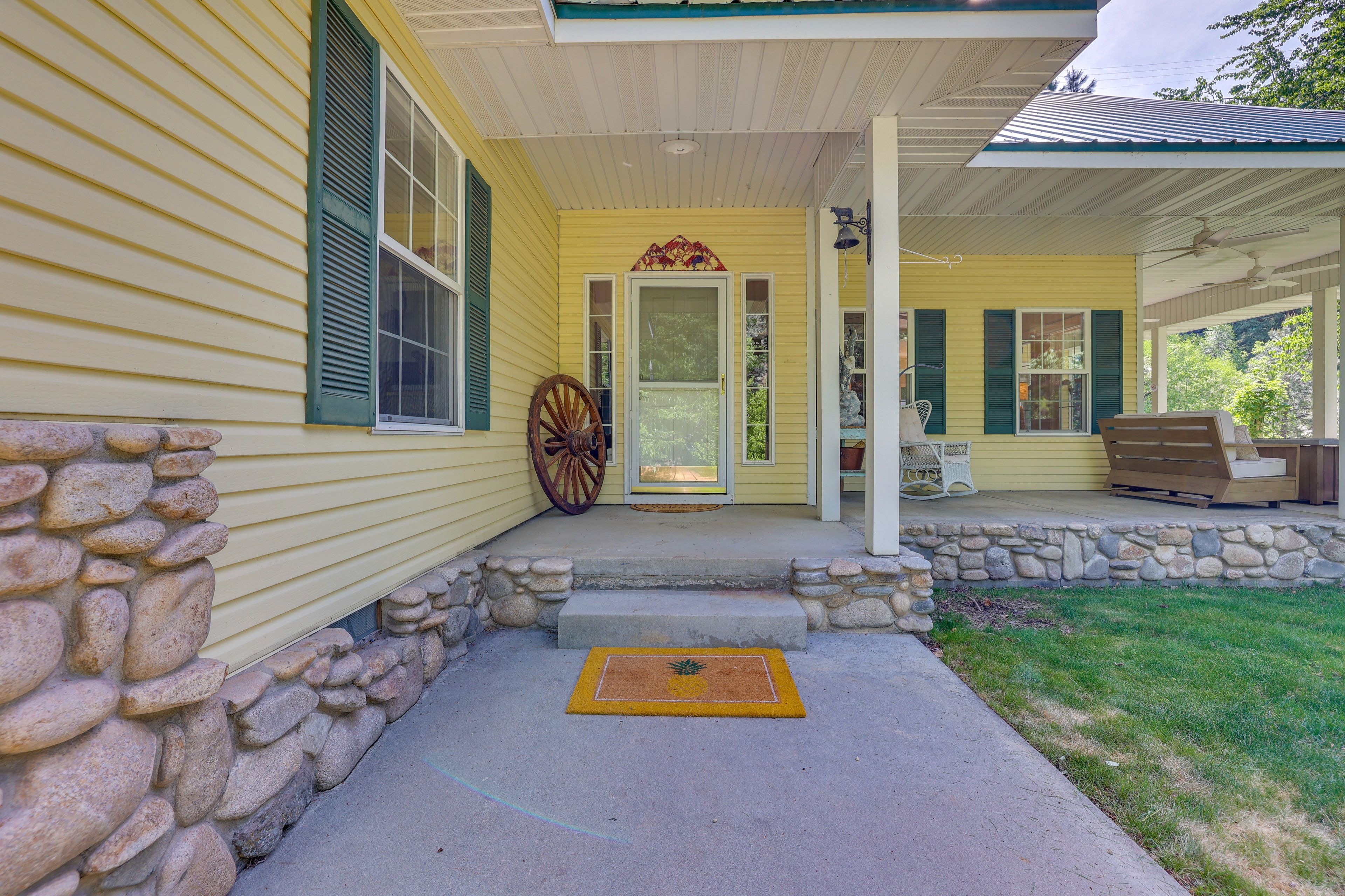 Wraparound Porch | Entry