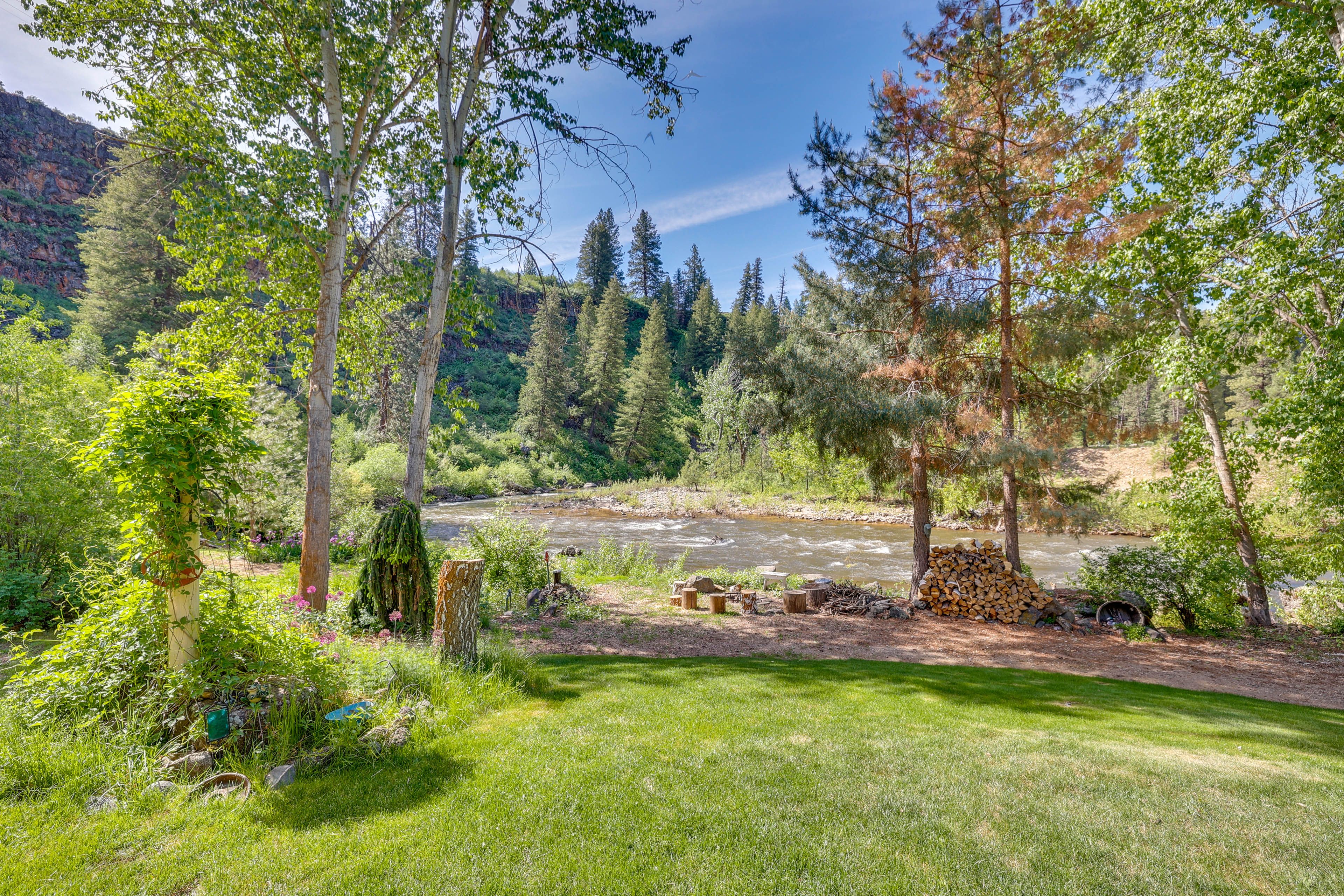 River Access On-Site | Wood-Burning Fire Pit