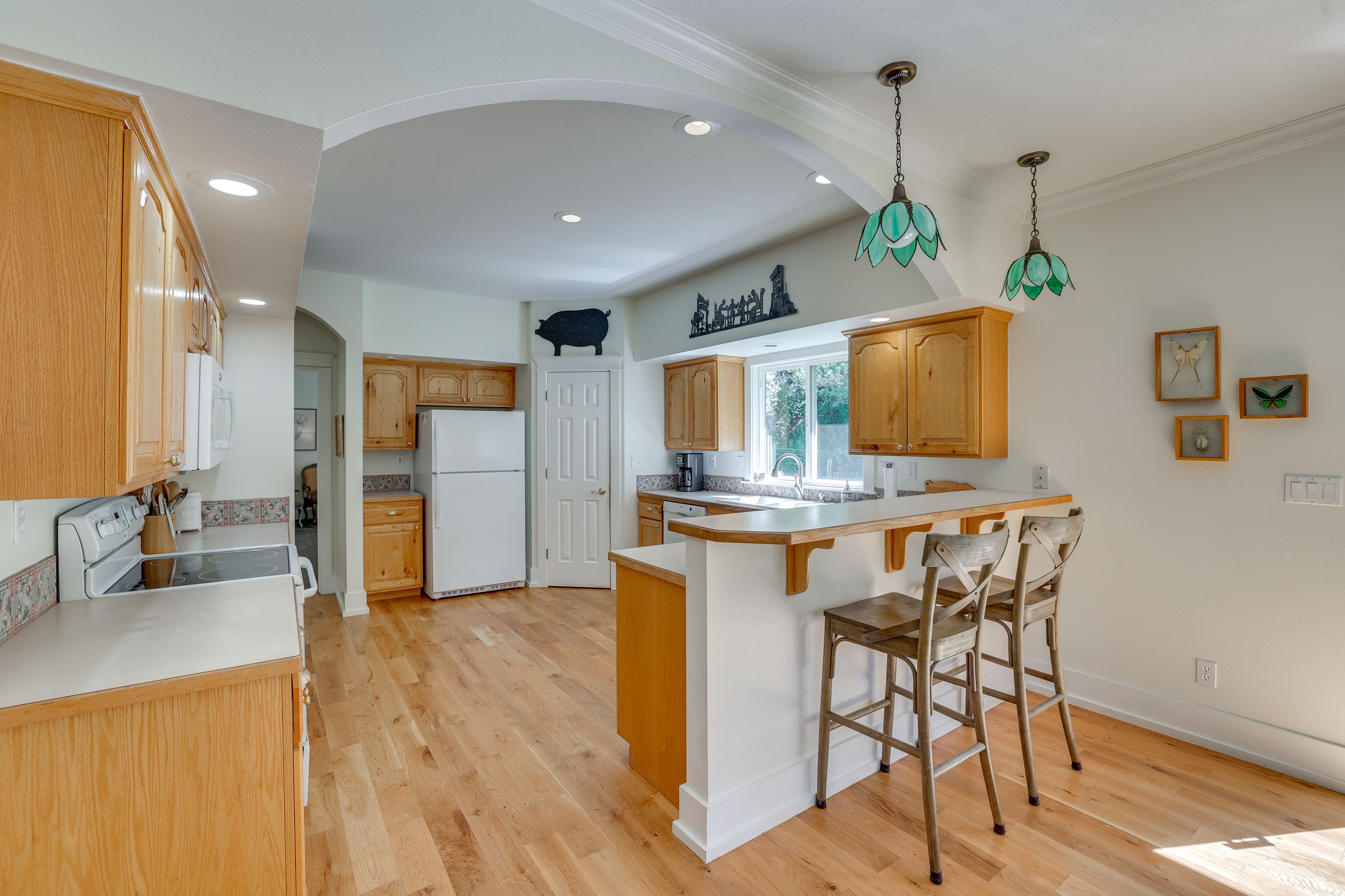 Kitchen | Blender | Toaster | Slow Cooker | 1st Floor