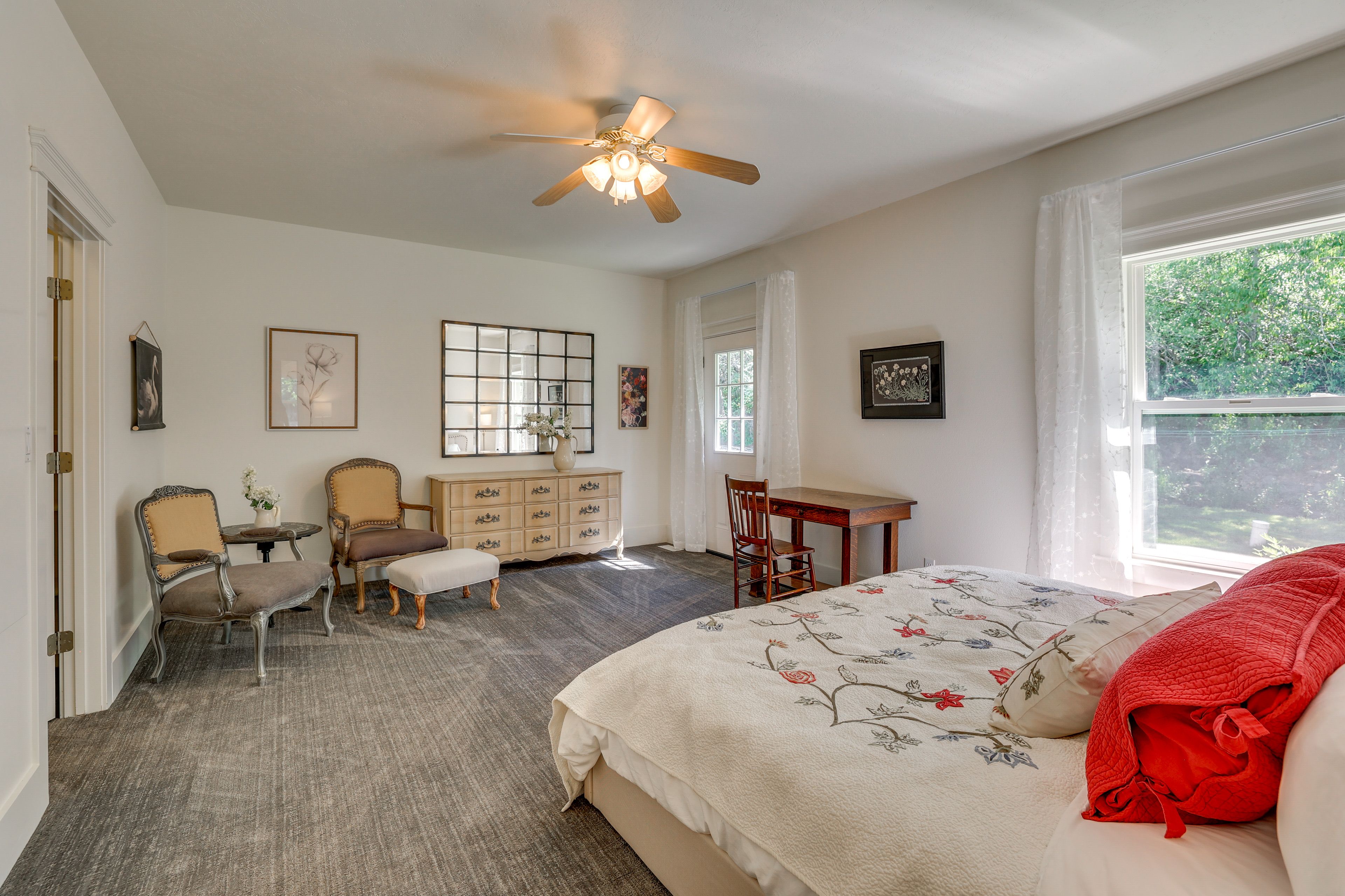Bedroom 1 | King Bed | Walk-In Closet | 1st Floor